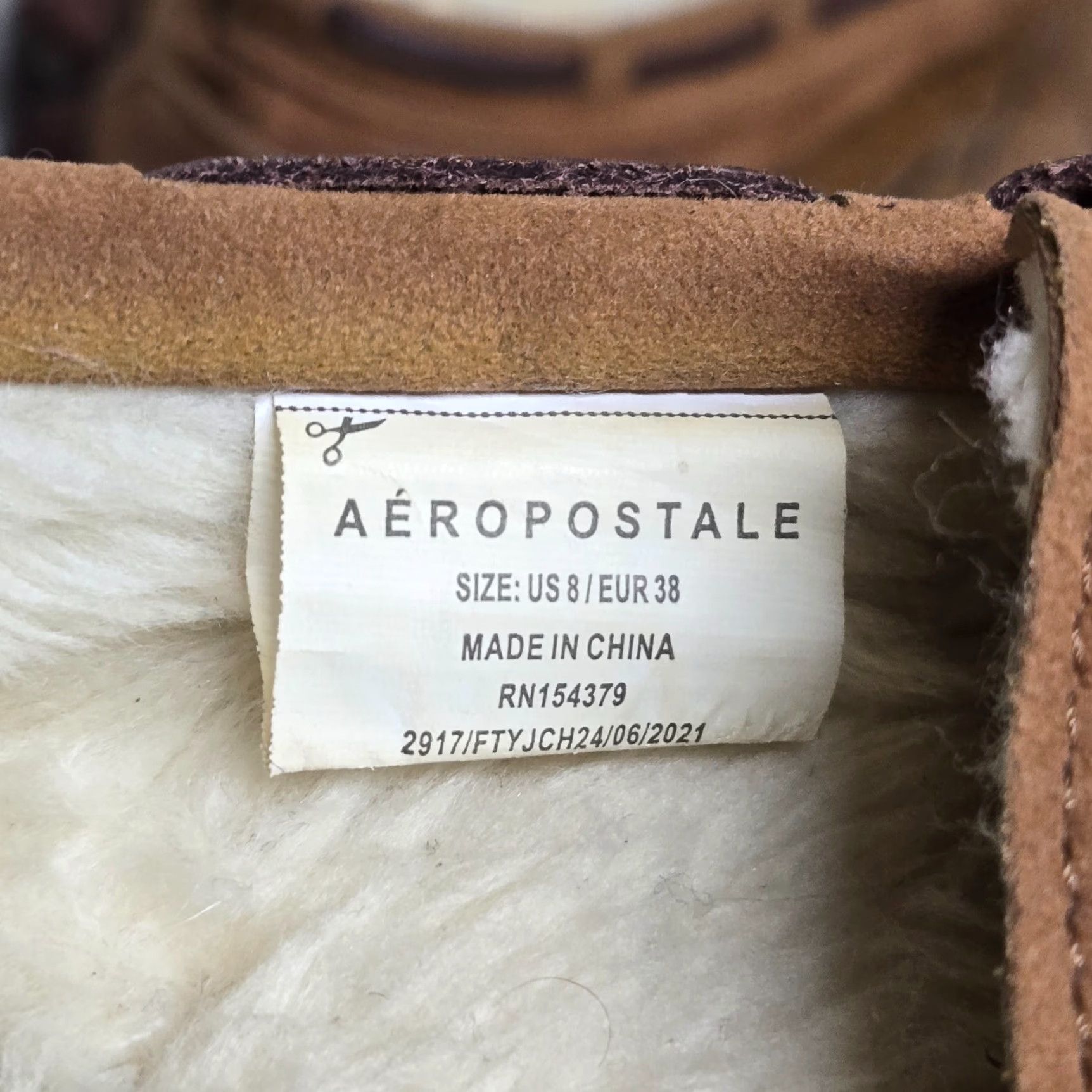 Vintage Aéropostale moccasins women’s Size 8 Faux Fur Lined Never Worn Tan Slippers Size ONE SIZE - 7 Thumbnail