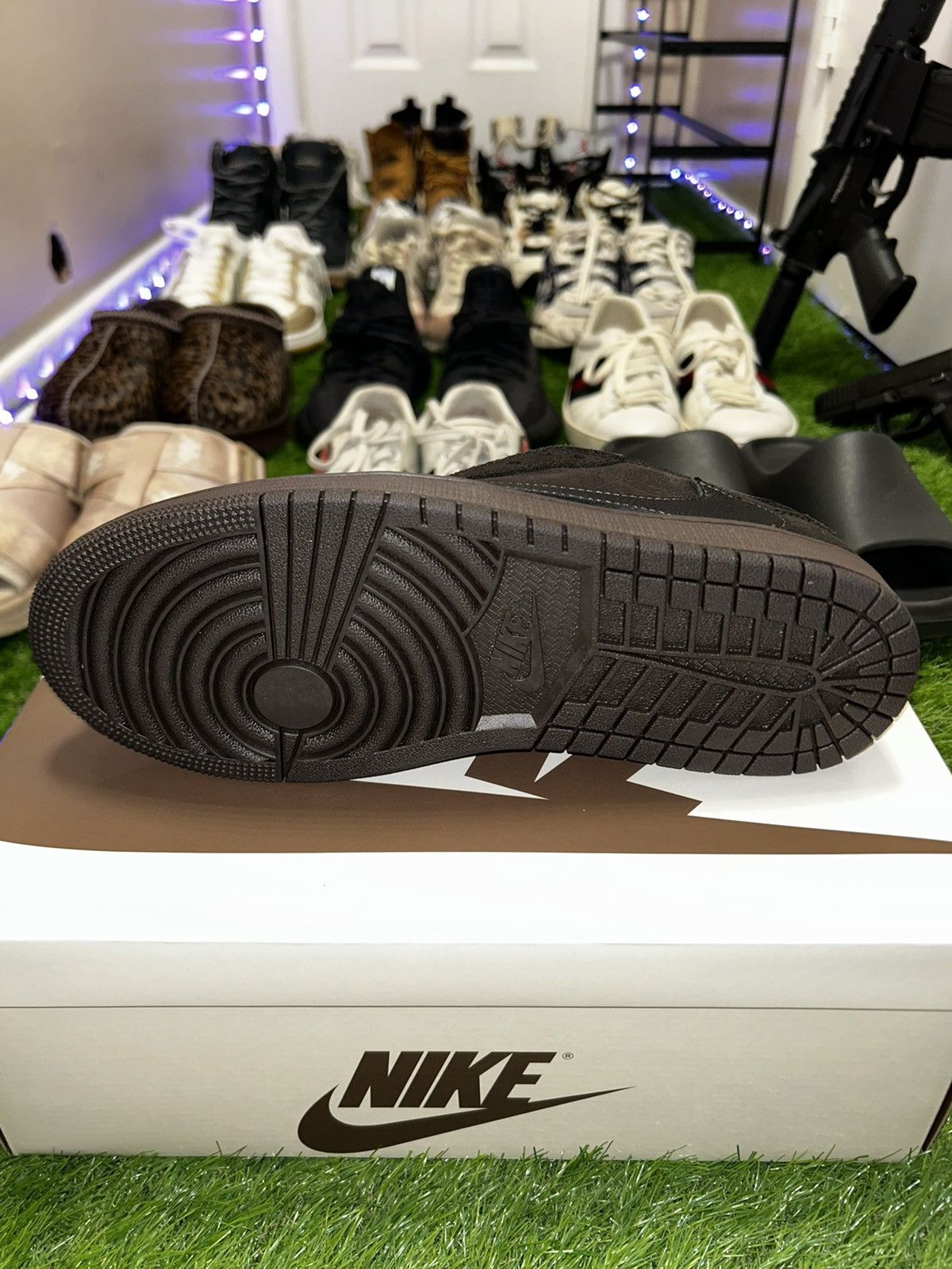 Nike × Travis Scott Travis Scott Velvet Brown AJ1 Low Size US 8 / EU 41 - 8 Thumbnail