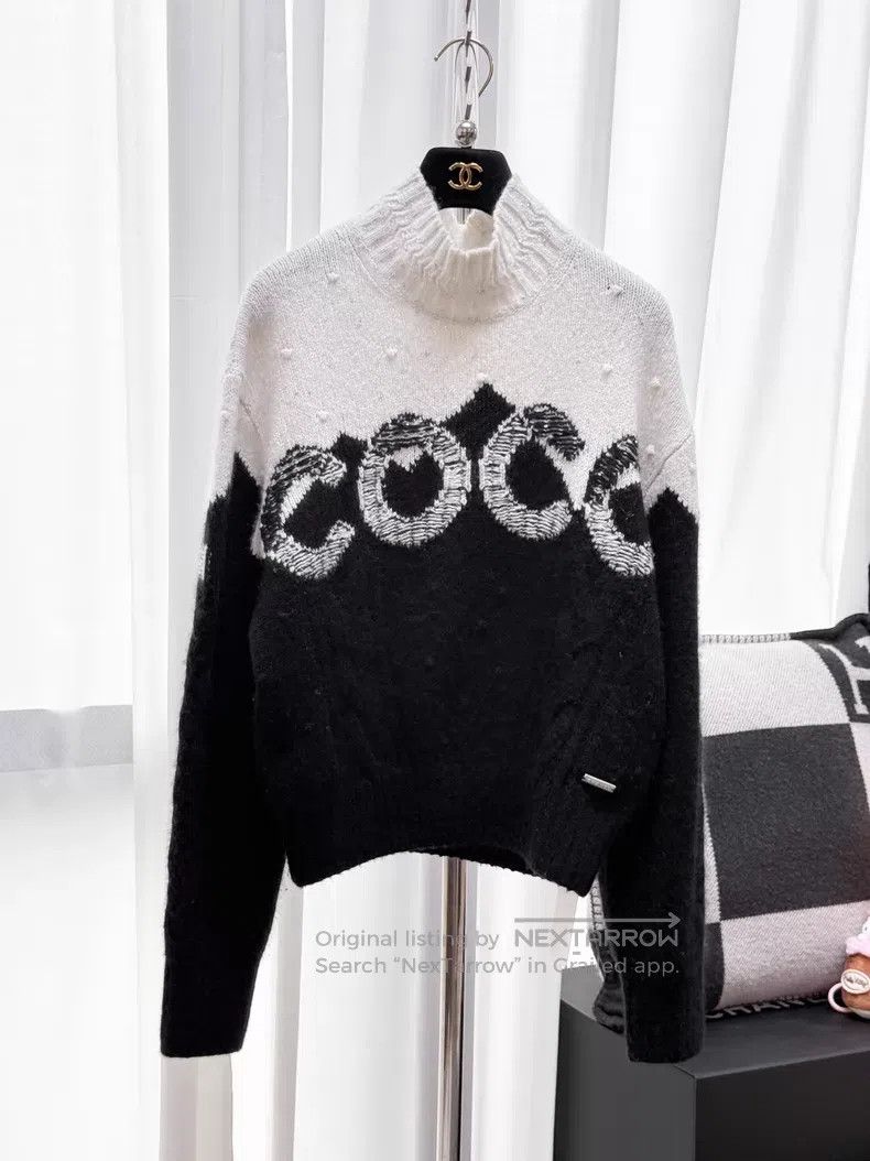 Chanel Chanel Letter long-sleeved knitted sweater Size XS / US 0-2 / IT 36-38 - 1 Thumbnail