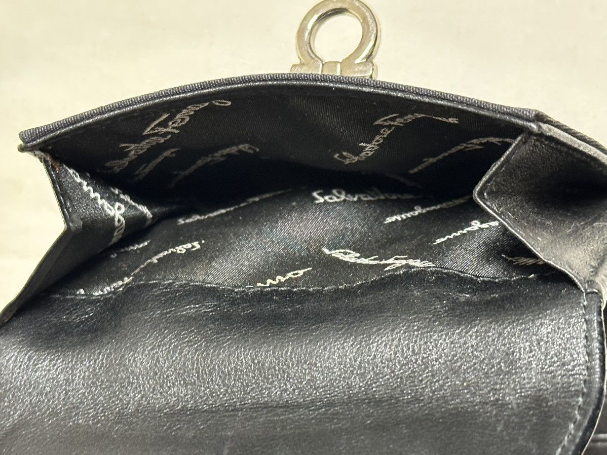 Salvatore Ferragamo vintage Salvatore Ferragamo Gancini black bifold wallet. Size ONE SIZE - 13 Thumbnail