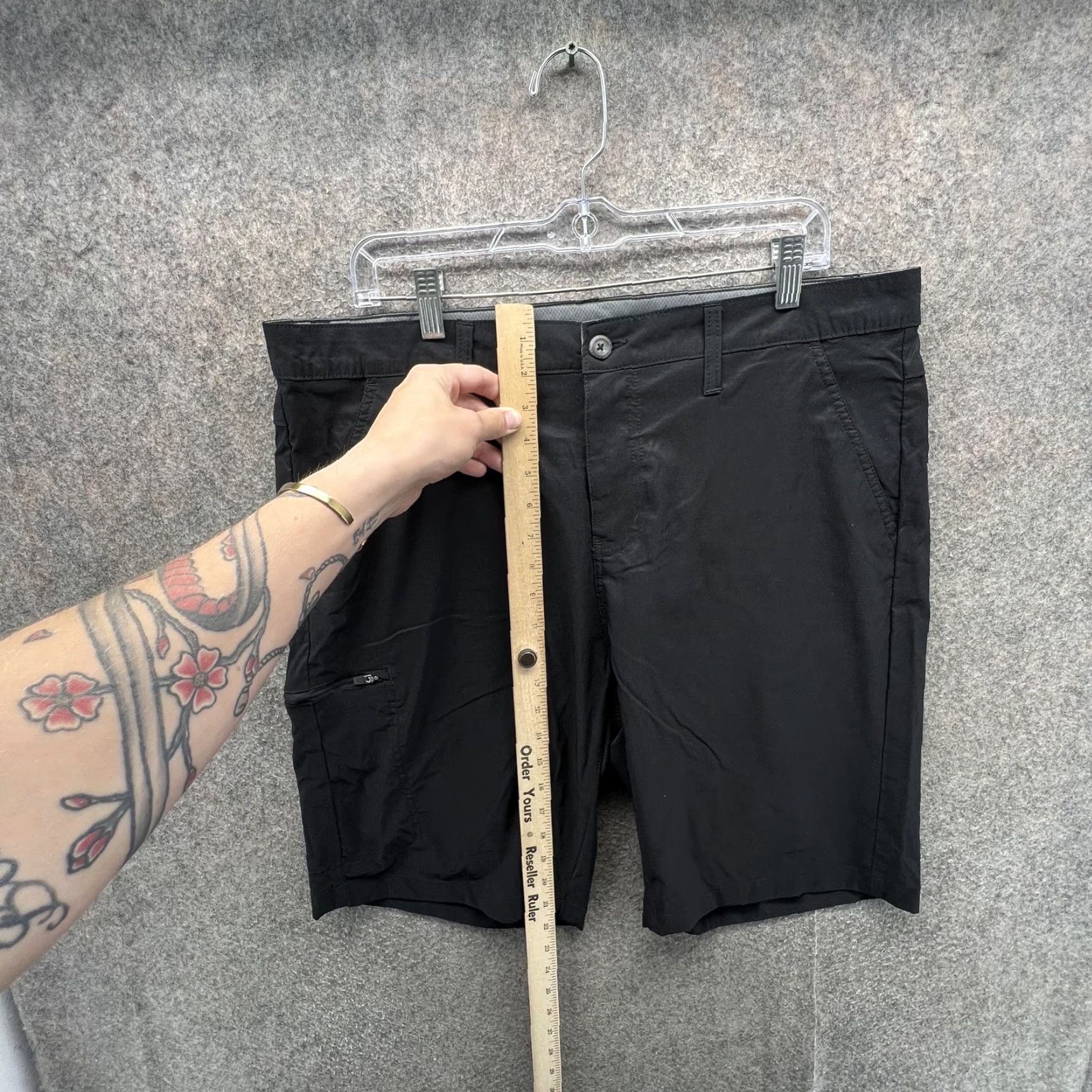 Eddie Bauer Eddie Bauer Shorts Mens 36 Black Nylon Stretch Hiking Zip Pocket 10 Inseam Size US 36 / EU 52 - 6 Thumbnail