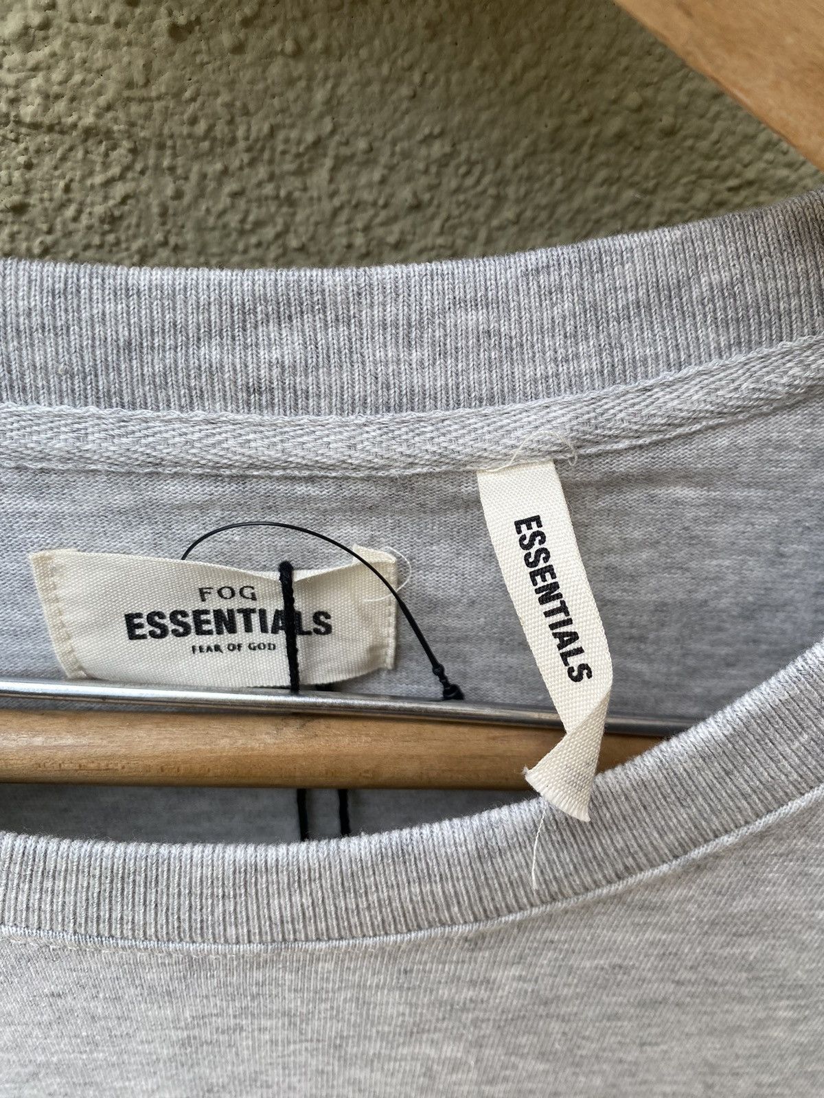 Fear of God essentials back logo longsleeve tee Size US L / EU 52-54 / 3 - 2 Thumbnail