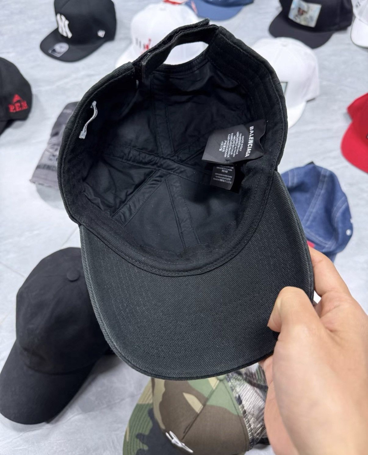 Balenciaga Balenciaga Mastercard Baseball Cap in Black Size ONE SIZE - 3 Thumbnail