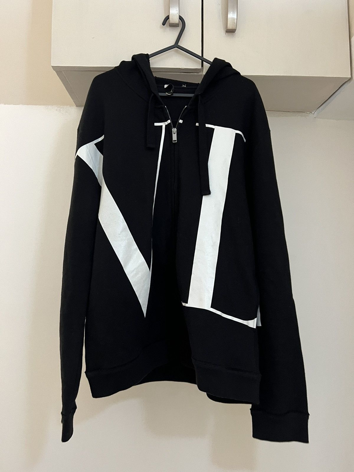 Valentino Valentino men’s zip up jumper size L Size US L / EU 52-54 / 3 - 1 Thumbnail