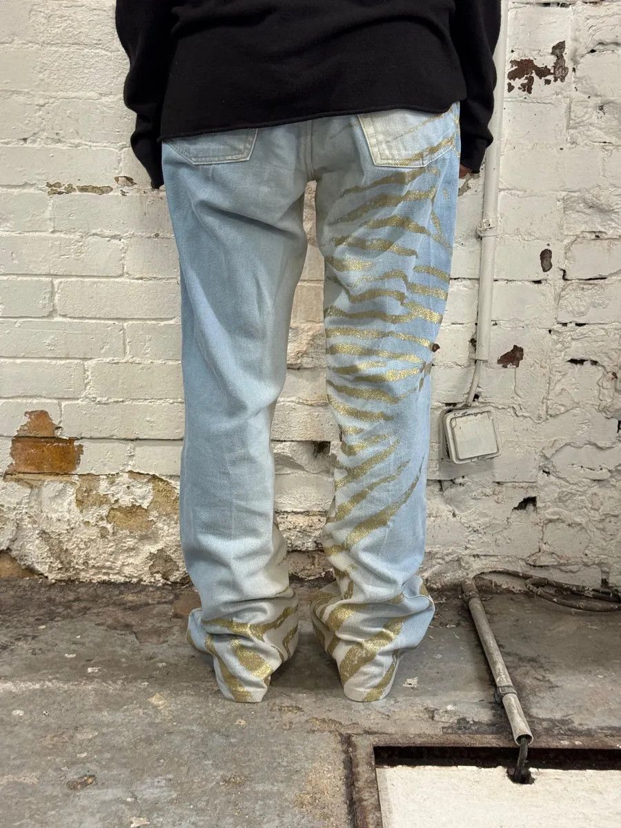 Roberto Cavalli 2000s Roberto Cavalli Light Blue Denim Gold Zebra Print Jeans Size 28" / US 6 / IT 42 - 4 Thumbnail