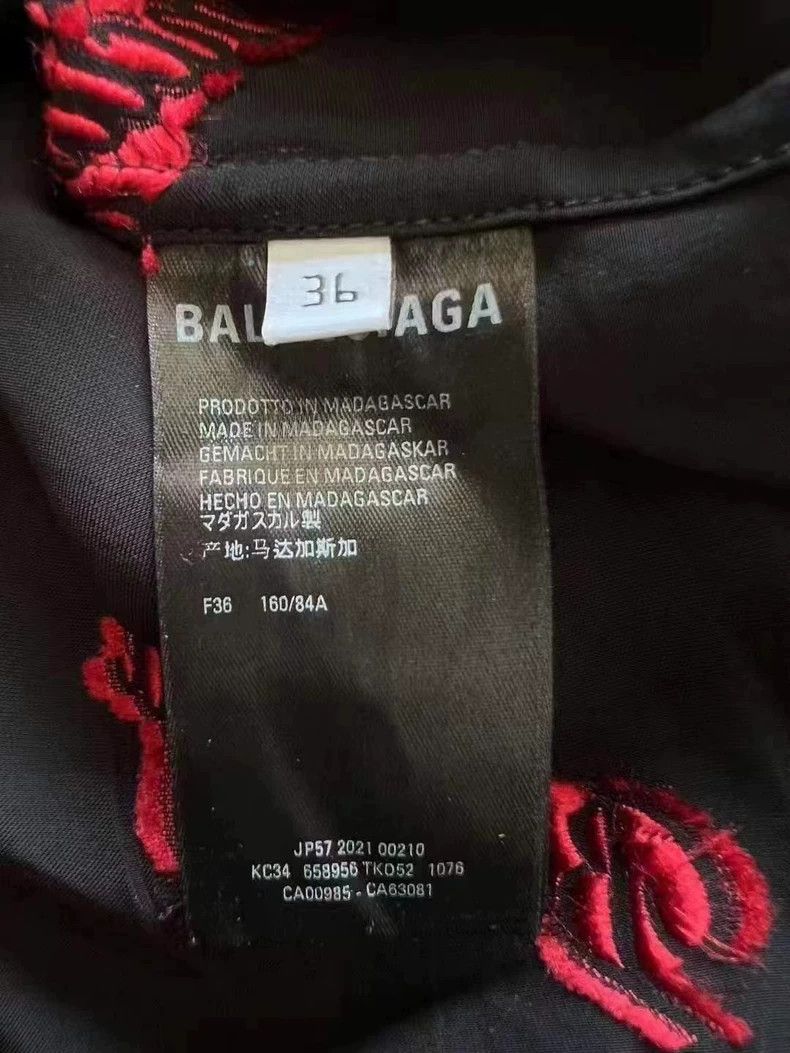 Balenciaga Balenciaga size 36 Bullet Screen Letter LOGO Silk Shirt Size US XS / EU 42 / 0 - 5 Thumbnail