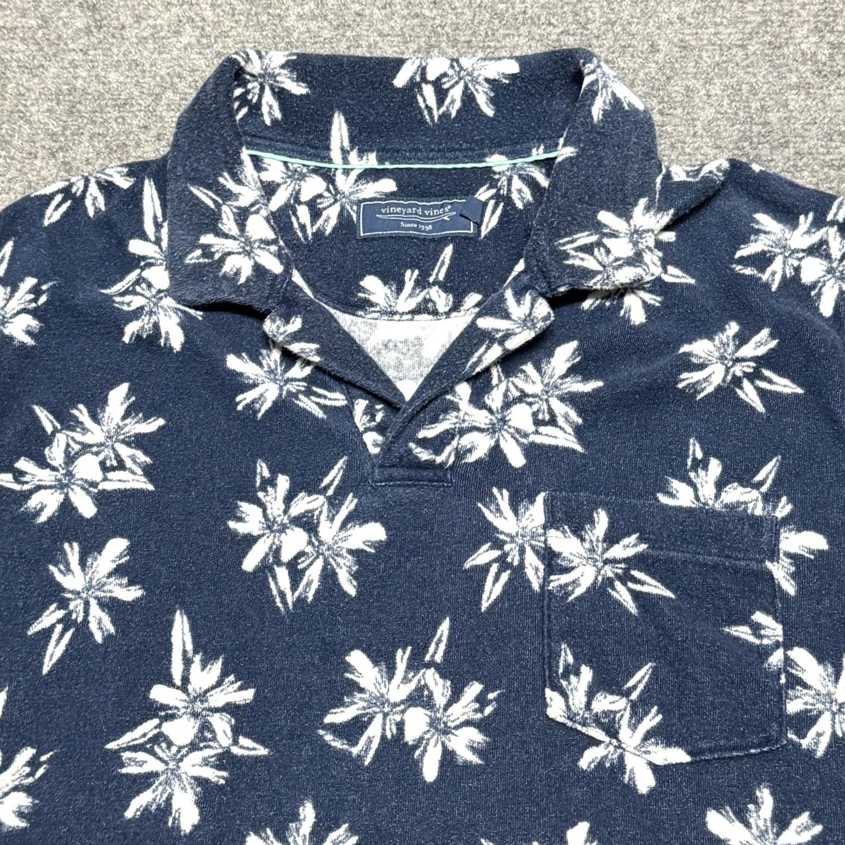 Vineyard Vines Vineyard Vines Polo Shirt Men L Floral Hawaiian Beach Cap Sleeve Short Sleeve Blue Cotton Polyester Regular-Brand-Logo-Terry Cloth? Size US L / EU 52-54 / 3 - 2 Thumbnail