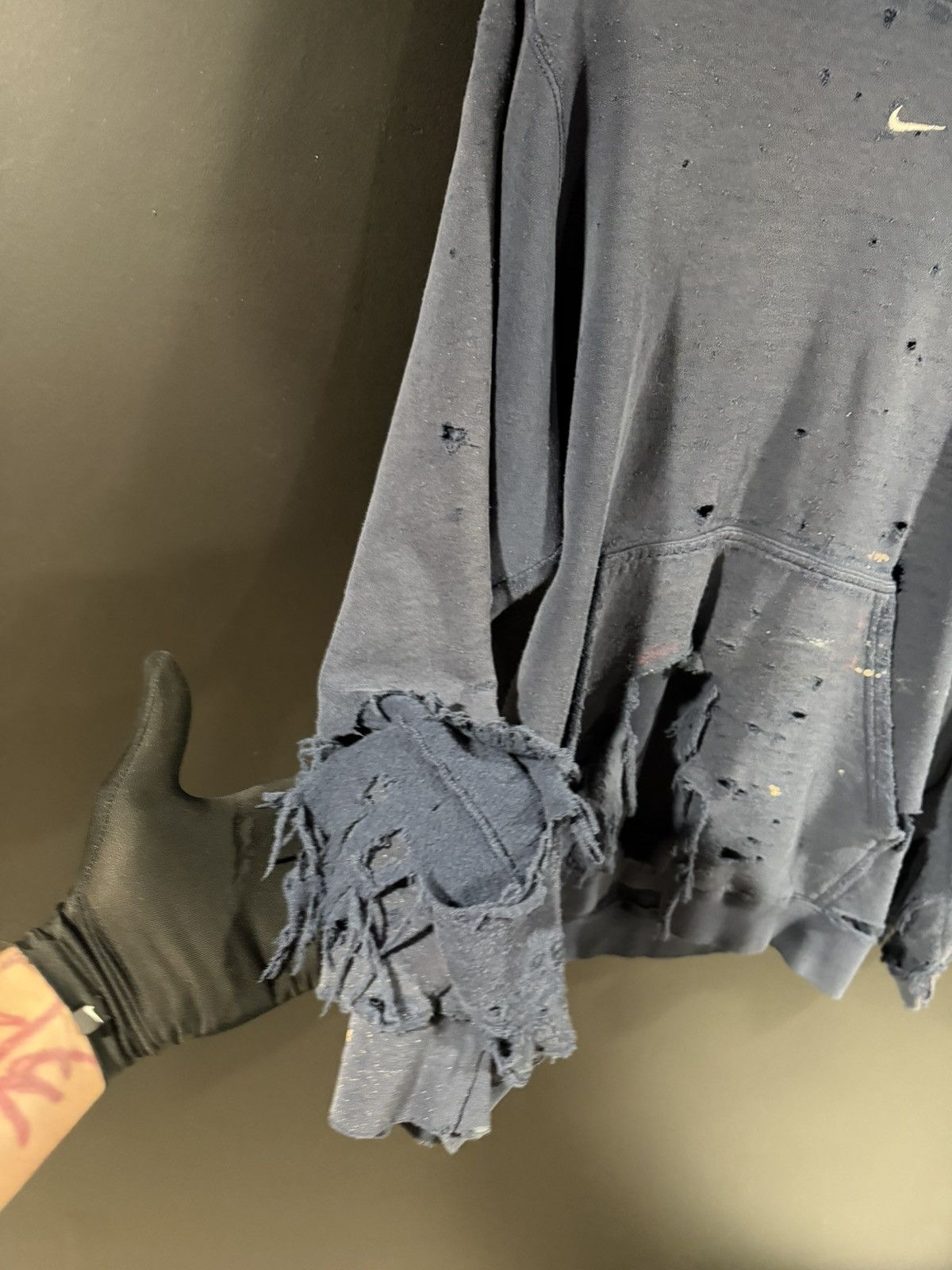 Vintage 2000s Y2K Vintage Nike Grunge Distressed Thrashed Hoodie M Size US M / EU 48-50 / 2 - 5 Thumbnail