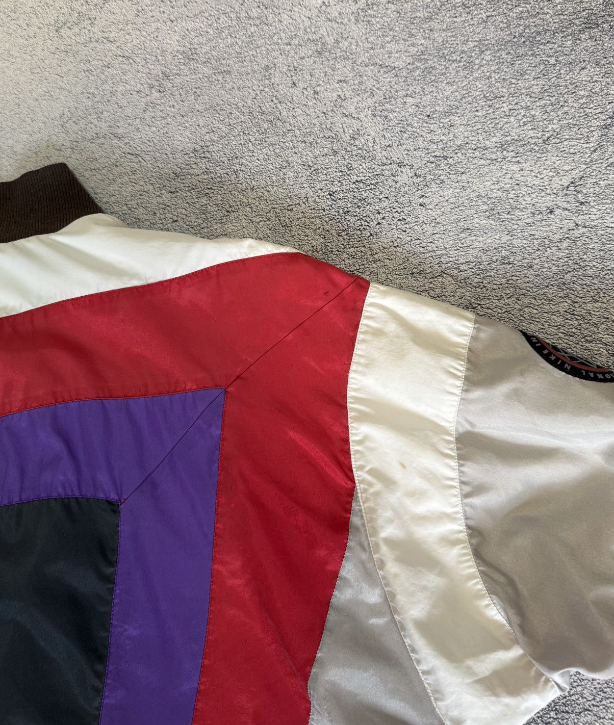 Nike Vintage Nike International Windbreaker Track Jacket Nylon Size US L / EU 52-54 / 3 - 15 Thumbnail