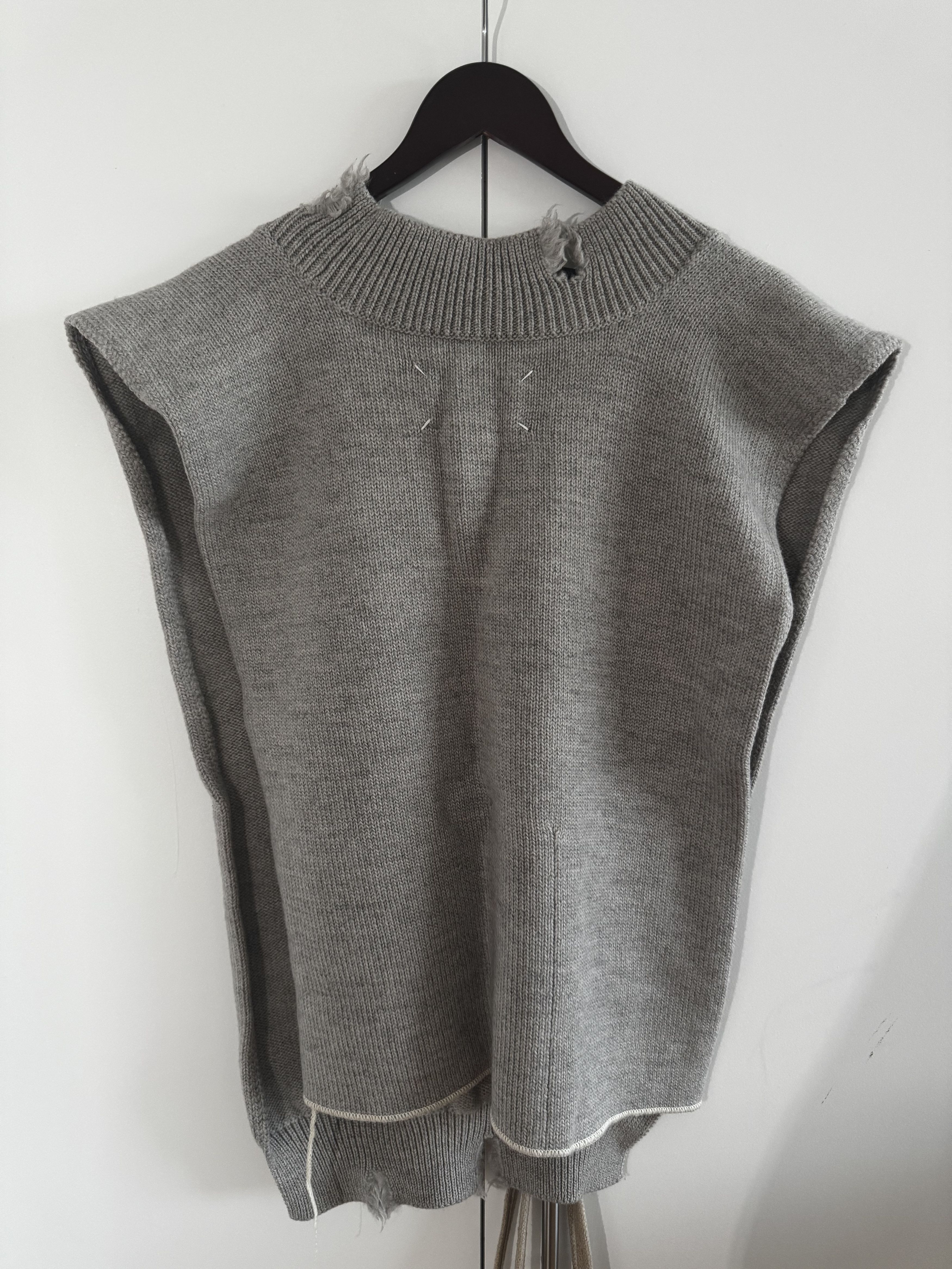 Maison Margiela Destroyed sleeveless Knit Vest Size US M / EU 48-50 / 2 - 4 Thumbnail