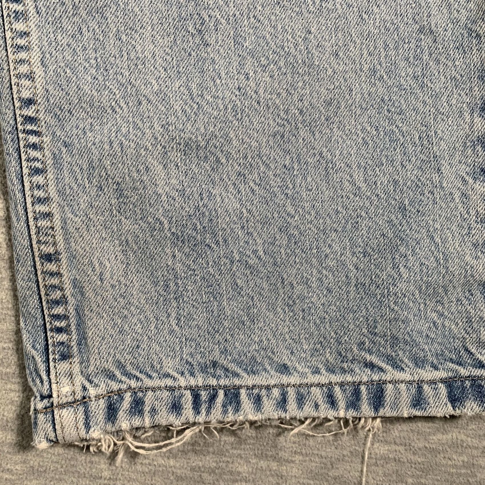 Van Heusen Van Heusen Jeans Mens 36x29 Light Wash Straight Leg 100% Cotton Zip Fly 90s Size US 36 / EU 52 - 5 Thumbnail