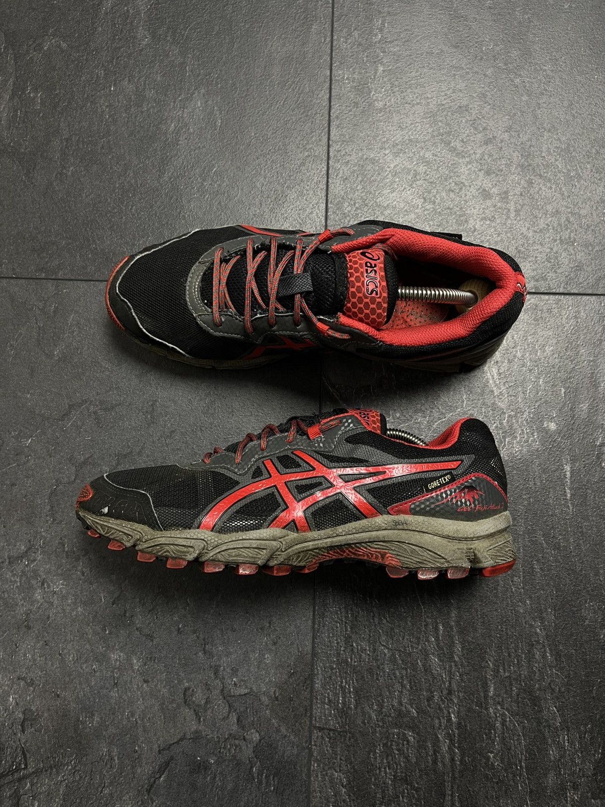 Asics Vintage asics rare gore tex low top sneakers Size US 7 / EU 40 - 7 Thumbnail