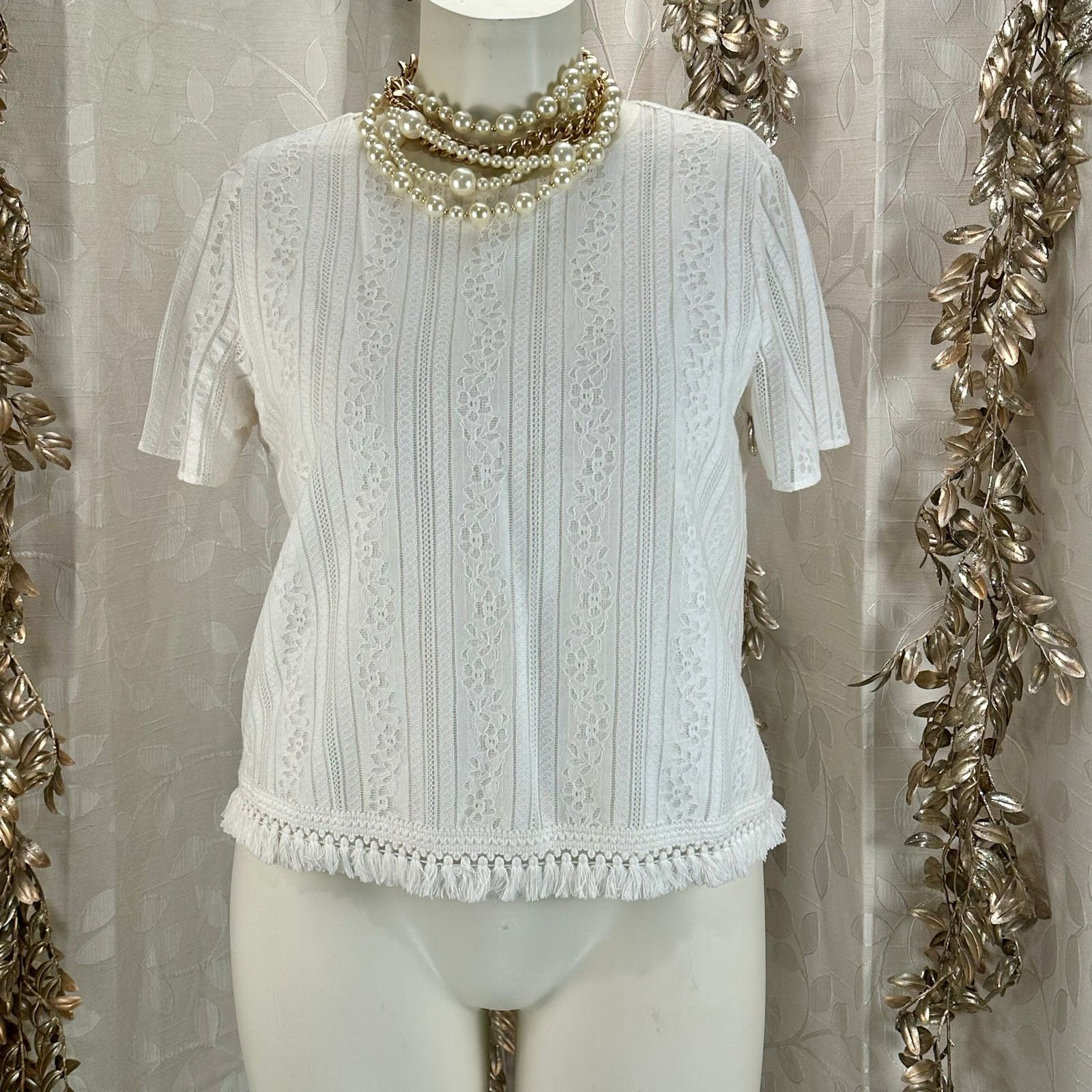 Michael Kors Michael Kors White Lace M Fringe Hem Short Sleeve Top Size M / US 6-8 / IT 42-44 - 1 Thumbnail