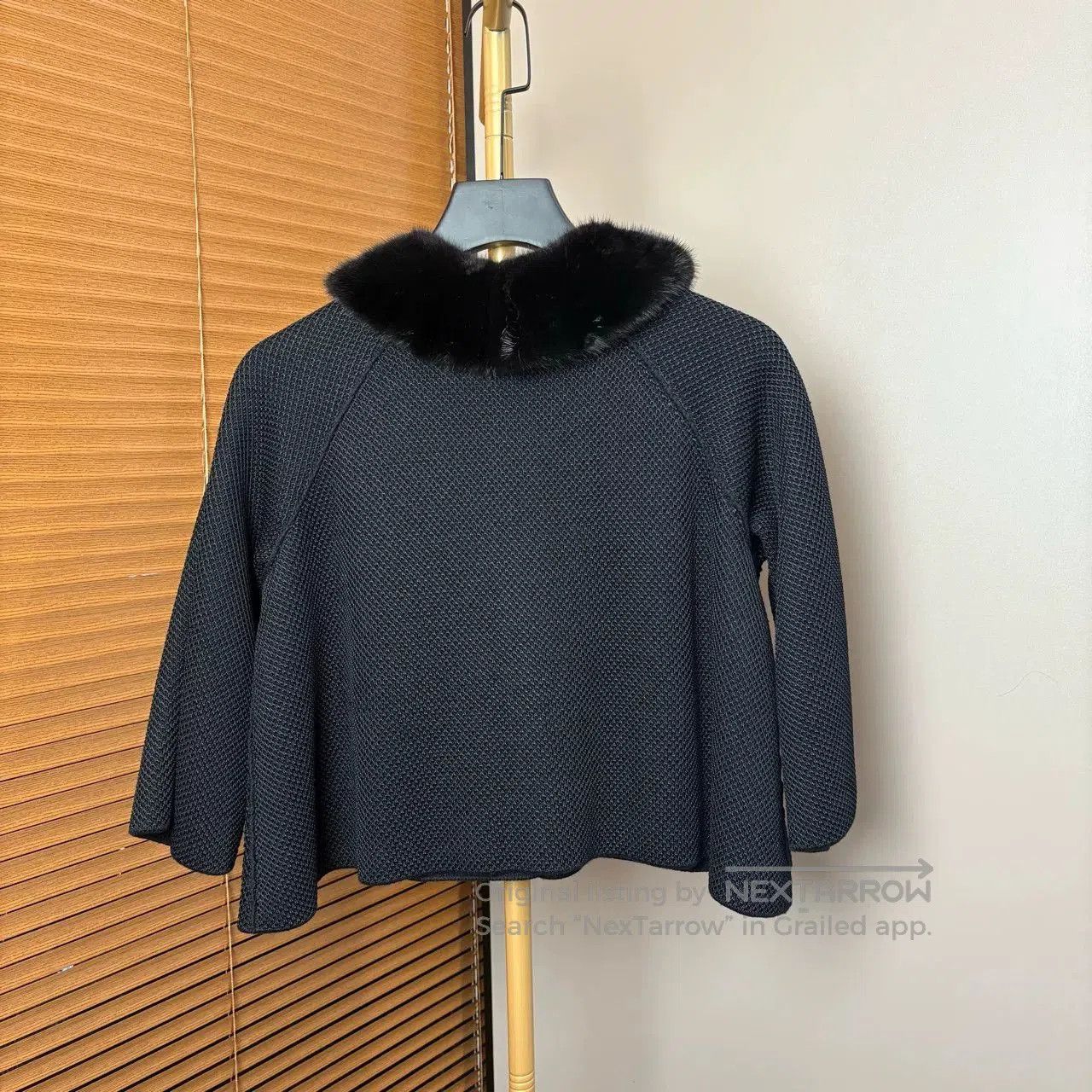 Louis Vuitton Louis Vuitton Black Fur Collar Short Coat. Size M / US 6-8 / IT 42-44 - 2 Thumbnail