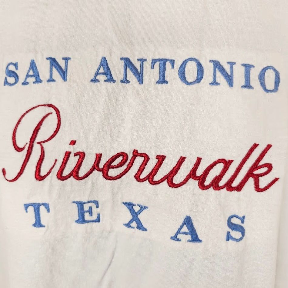 Gildan VINTAGE San Antonio T Shirt Mens Size Medium White Y2K Texas River Walk Size US M / EU 48-50 / 2 - 3 Thumbnail