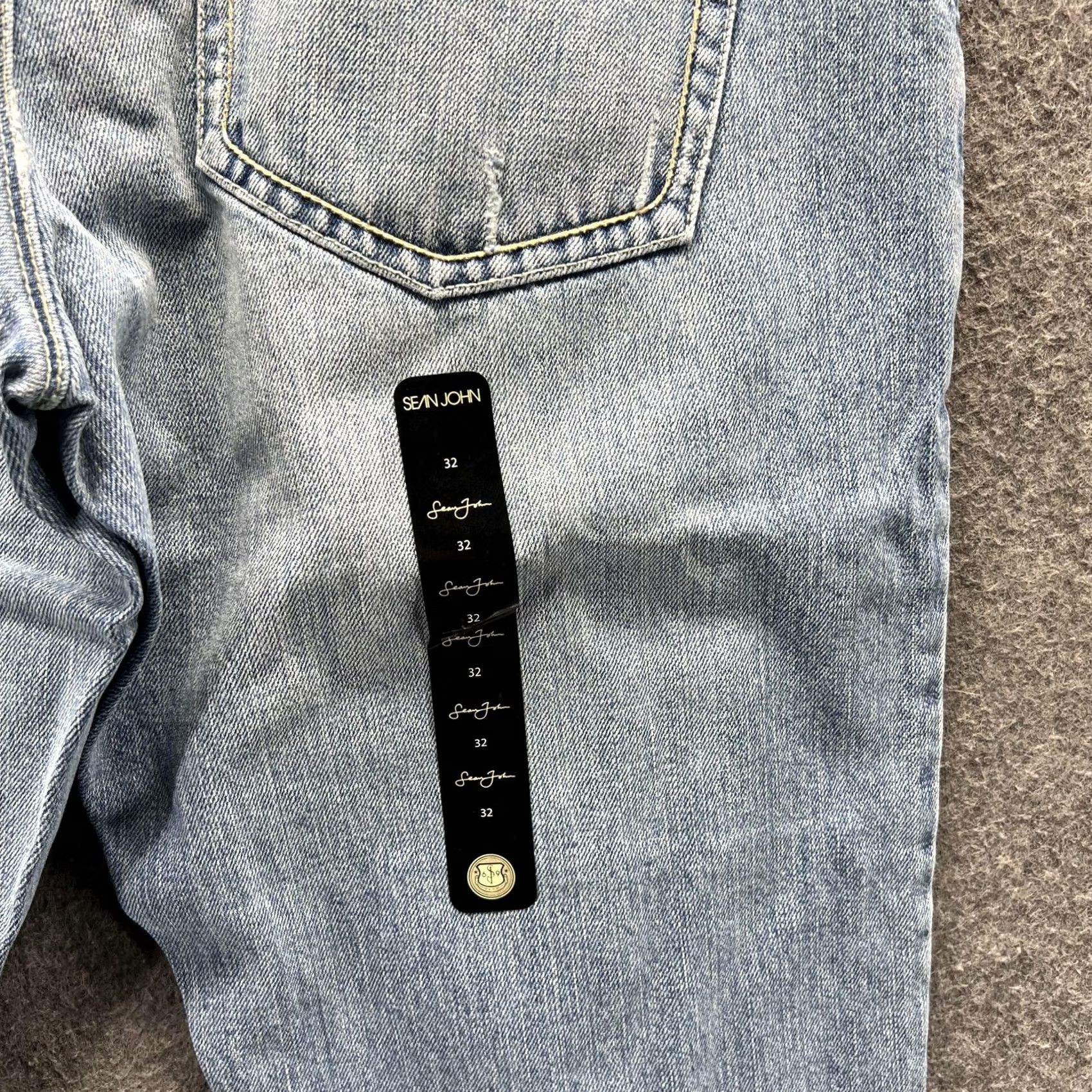 Sean John VINTAGE Sean John Jeans Mens 32 Blue Ultra Light Wash Straight Denim Distressed Jeans Mens Regular Size 32 Blue Distressed Pockets 100% Cotton Denim Size US 32 / EU 48 - 3 Thumbnail