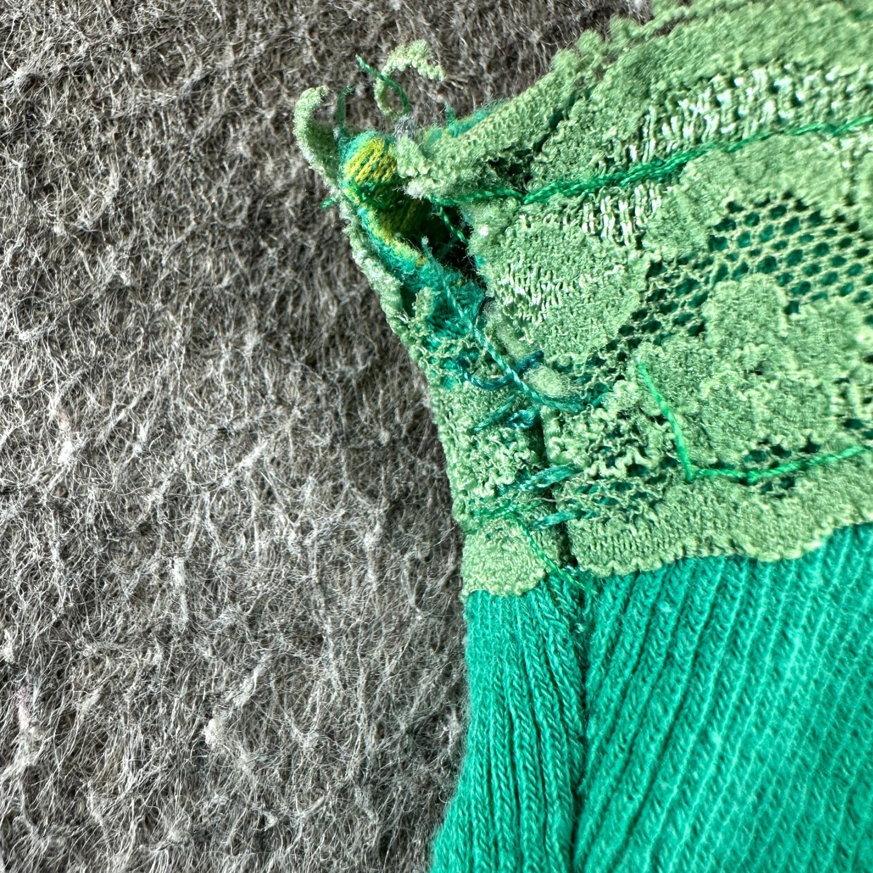 Vintage VINTAGE Aulely Seattle Top Womens S Green Lace Trim Coquette Camisole Y2K Tank 90s Dog Funny Sleeveless Regular Cotton Size S / US 4 / IT 40 - 5 Thumbnail