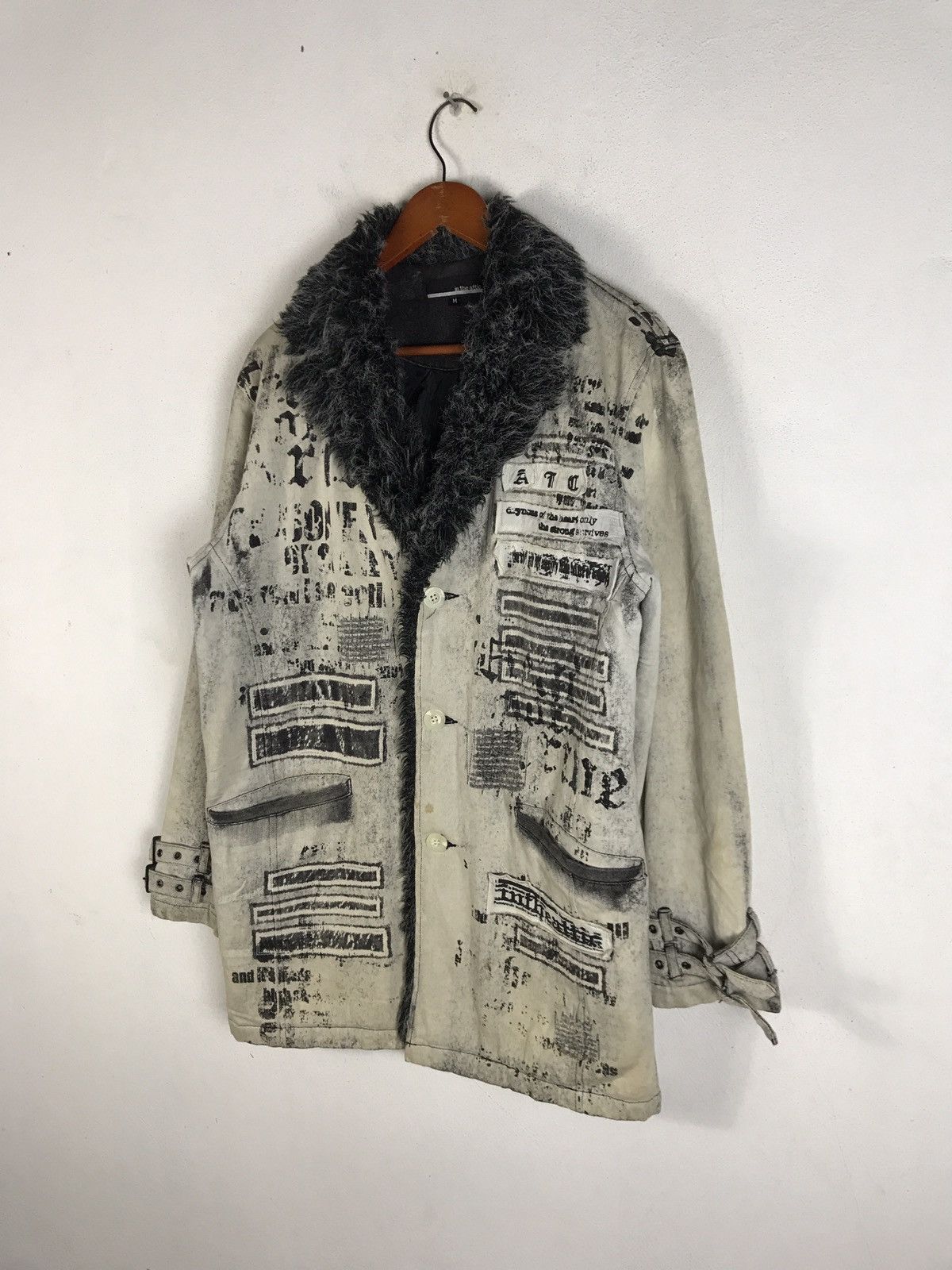 In The Attic IN THE ATTIC Punk Grunge Distressed Graffiti Faux Fur Jacket Size US M / EU 48-50 / 2 - 4 Thumbnail