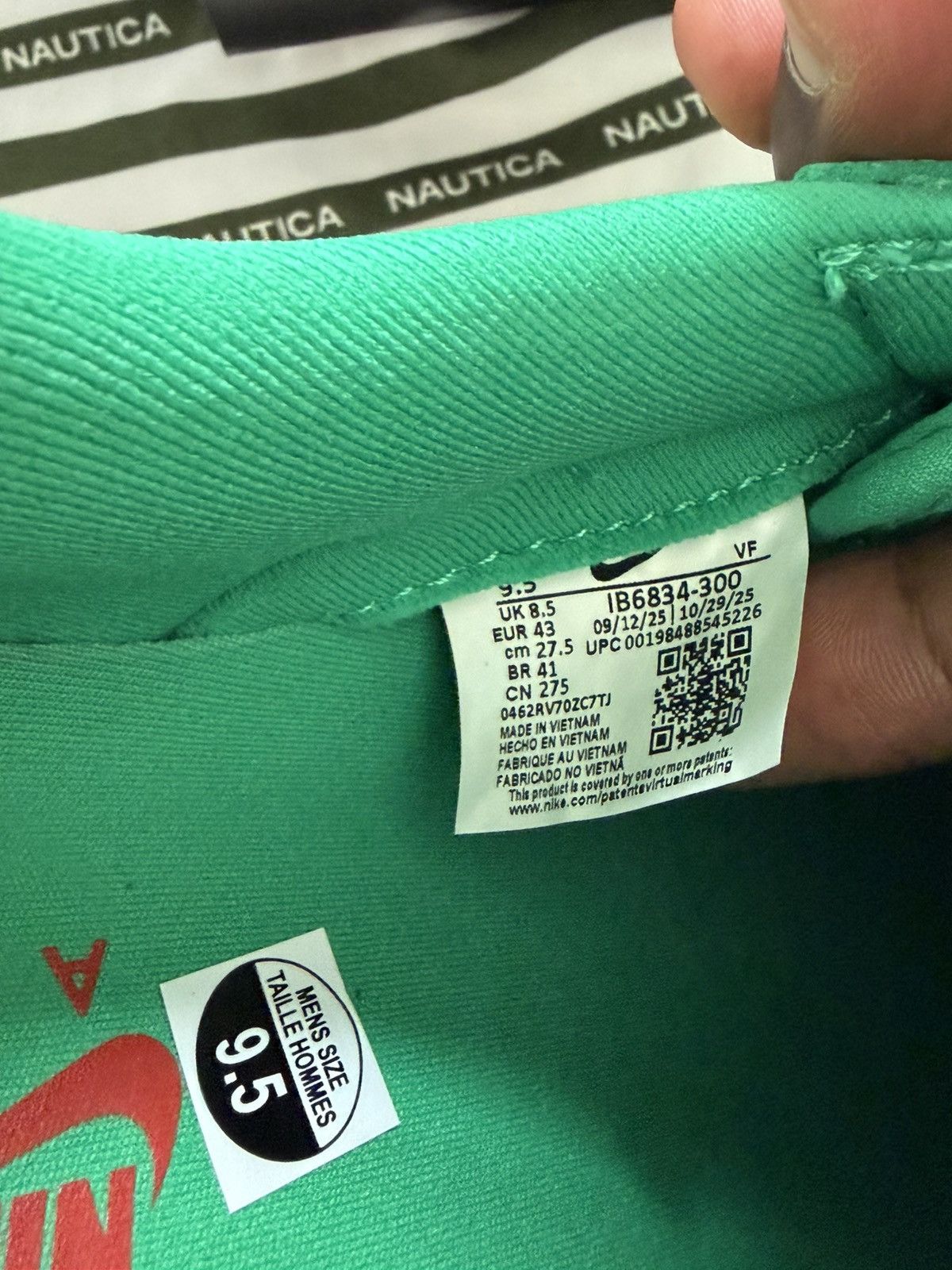 Nike Size 9.5 - Nike Air Force 1 '07 Low Stadium Green Crimson Size US 9.5 / EU 42-43 - 9 Thumbnail