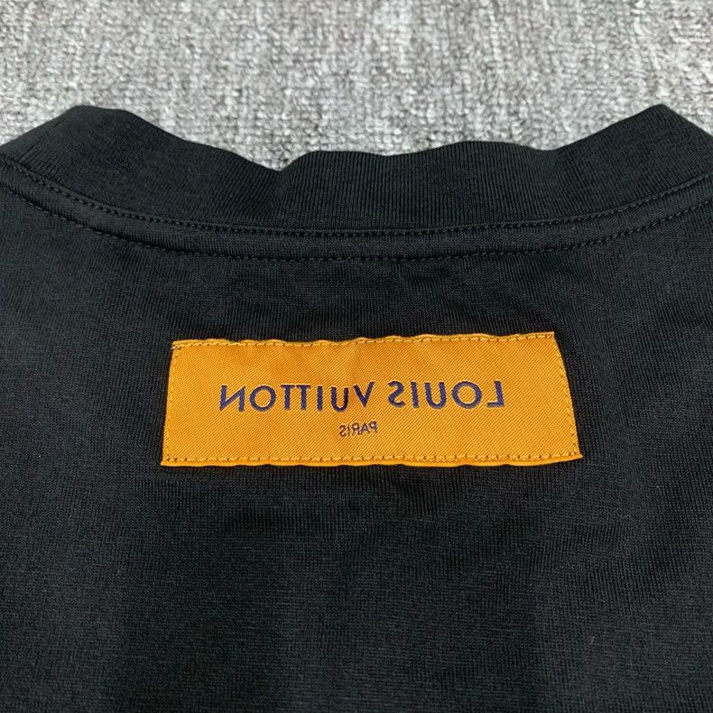 Louis Vuitton Louis Vuitton Black embossed short sleeve Size US L / EU 52-54 / 3 - 4 Thumbnail