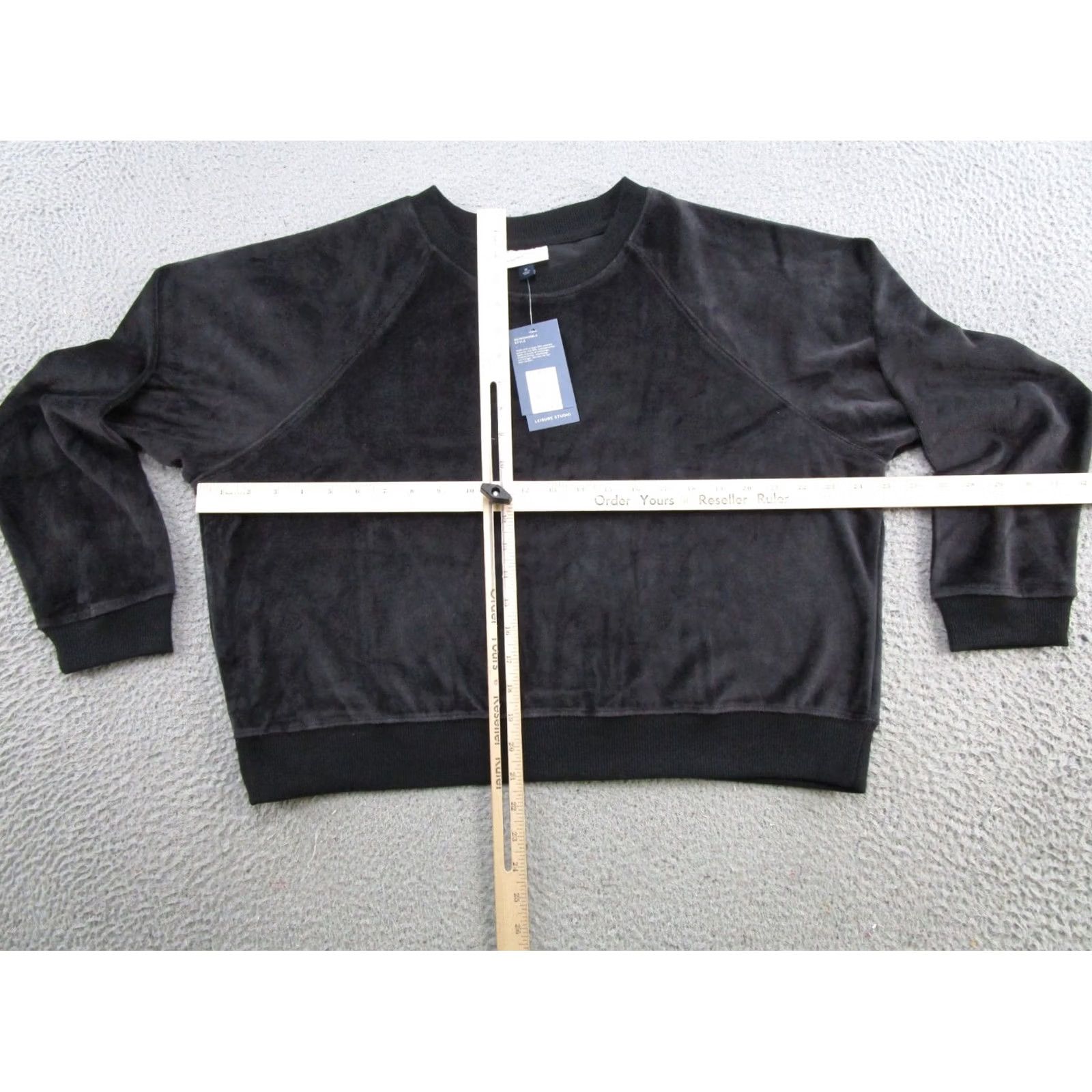 Vintage Universal Thread Black Velour Crewneck Pullover Long Sleeve XL Womens Sweatshirt - Regular Fit, Velvet, Velour, Black, University Theme, 90s? (No) Size XL / US 12-14 / IT 48-50 - 6 Thumbnail