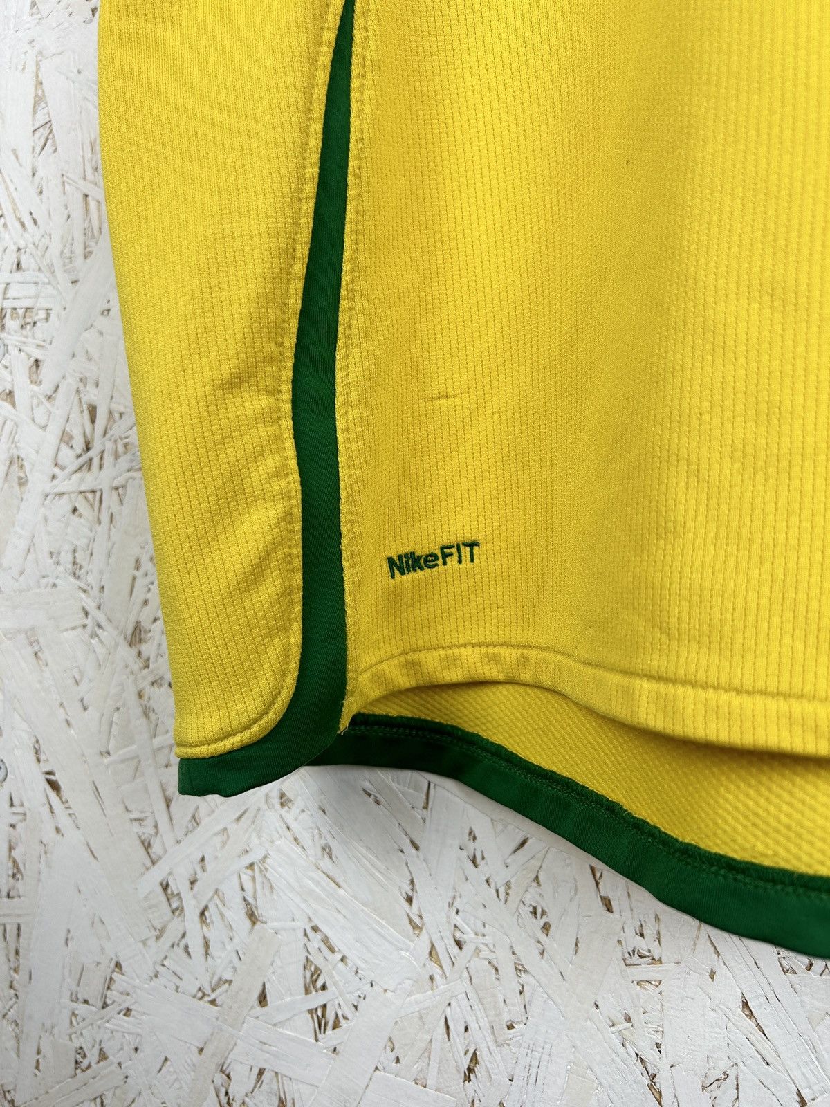 Nike 00s Vintage Nike Brazil 2008 Home World Cup Jersey Yellow L Size US L / EU 52-54 / 3 - 4 Thumbnail