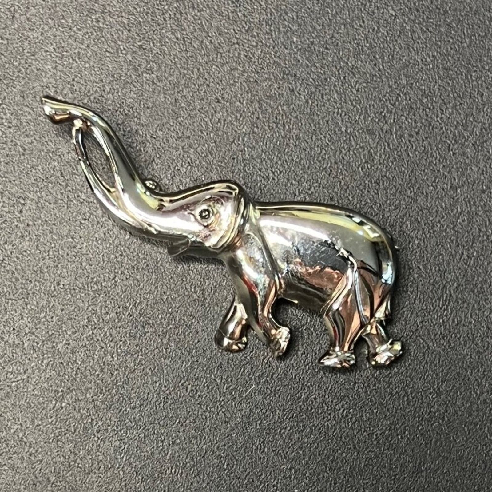 & Other Stories Sphinx - Lucky Silvertone Elephant tusks. Vintage SN: 20702 Size ONE SIZE - 1 Preview