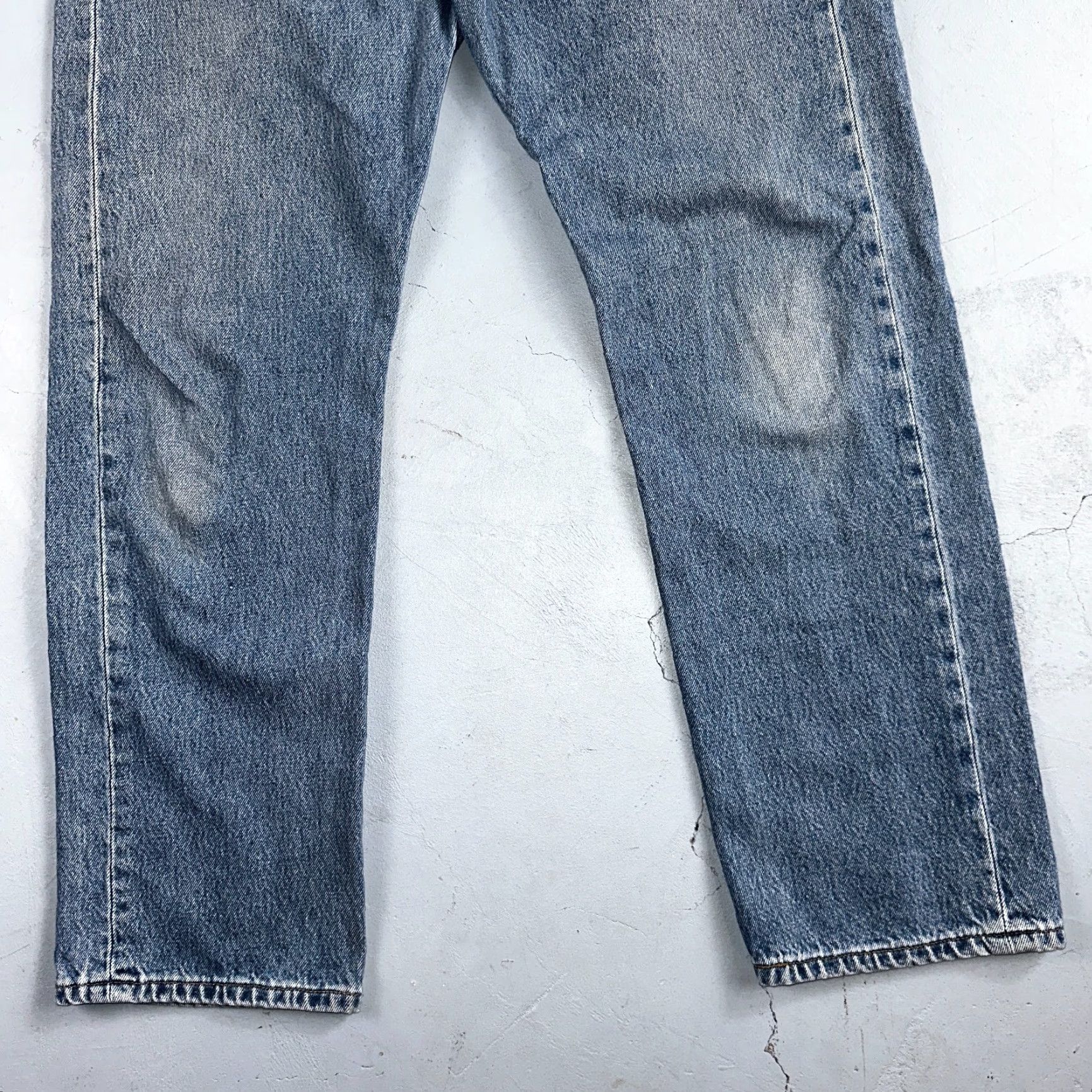 Levi's VINTAGE Levi's 501 Jeans 34x30 Blue Light Wash 90s Straight Leg Mens Regular Denim 34 30 XX Levis 501 Series USA Size US 34 / EU 50 - 3 Thumbnail