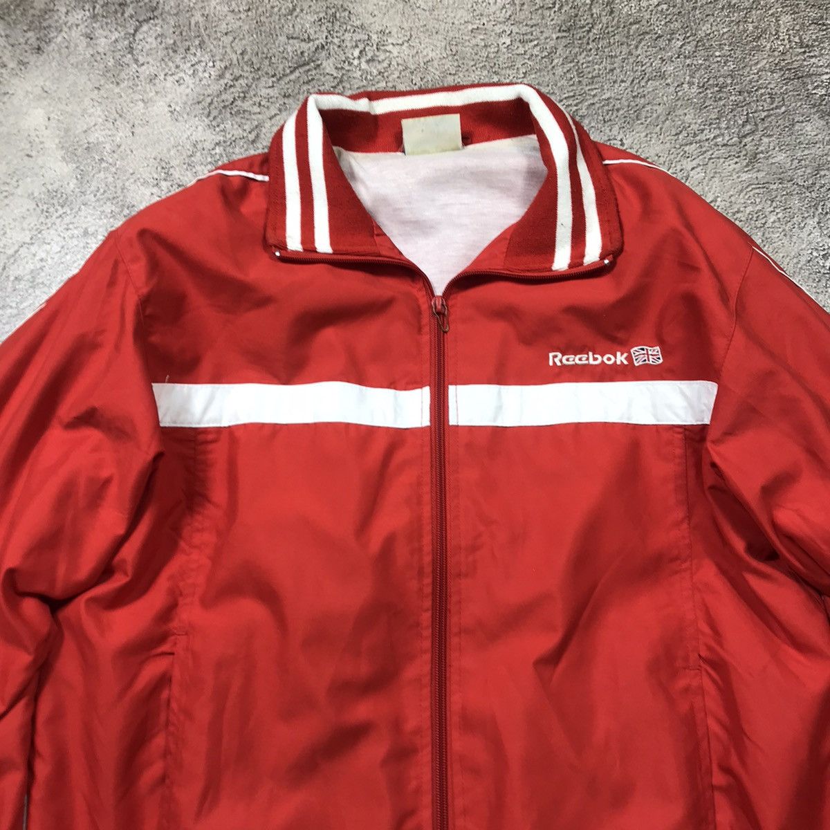 Vintage Vintage 90s Reebok Red Windbreaker Jacket Streetwear Slim L Size US L / EU 52-54 / 3 - 3 Thumbnail