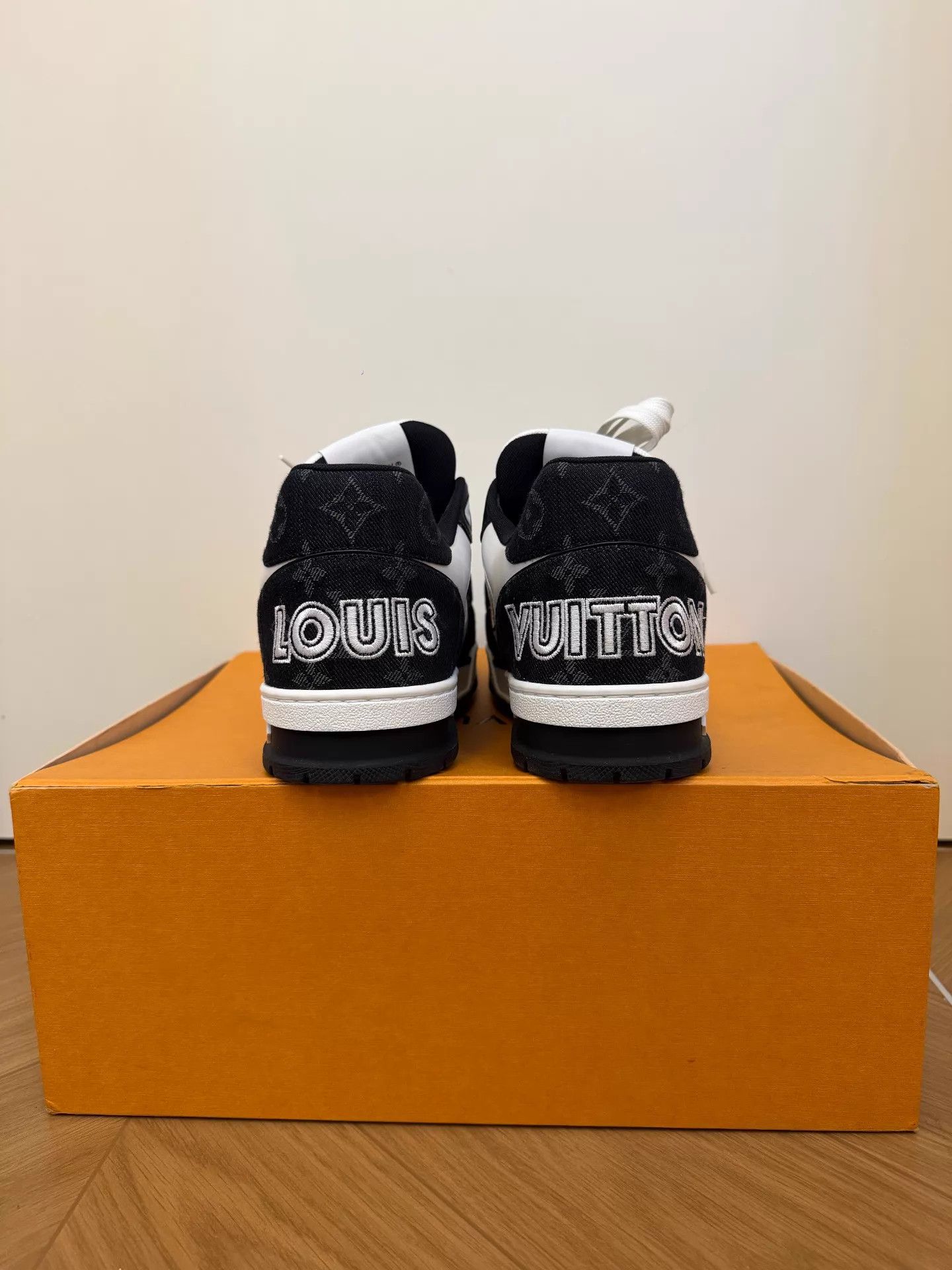 Louis Vuitton LOUIS VUITTON Trainer Calf Leather Black/White 41 Size US 8 / EU 41 - 4 Thumbnail