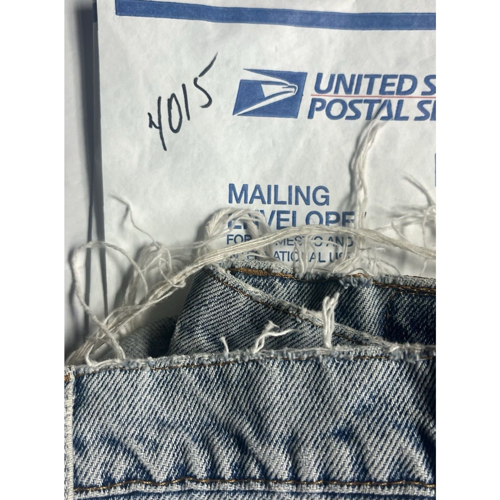 Levi's Levi's Shorts Womens Cut-Off Denim 29 Blue Distressed 555 Frayed Edge Zipper Pocket 5-Pocket Classic Casual Size 29" - 7 Thumbnail