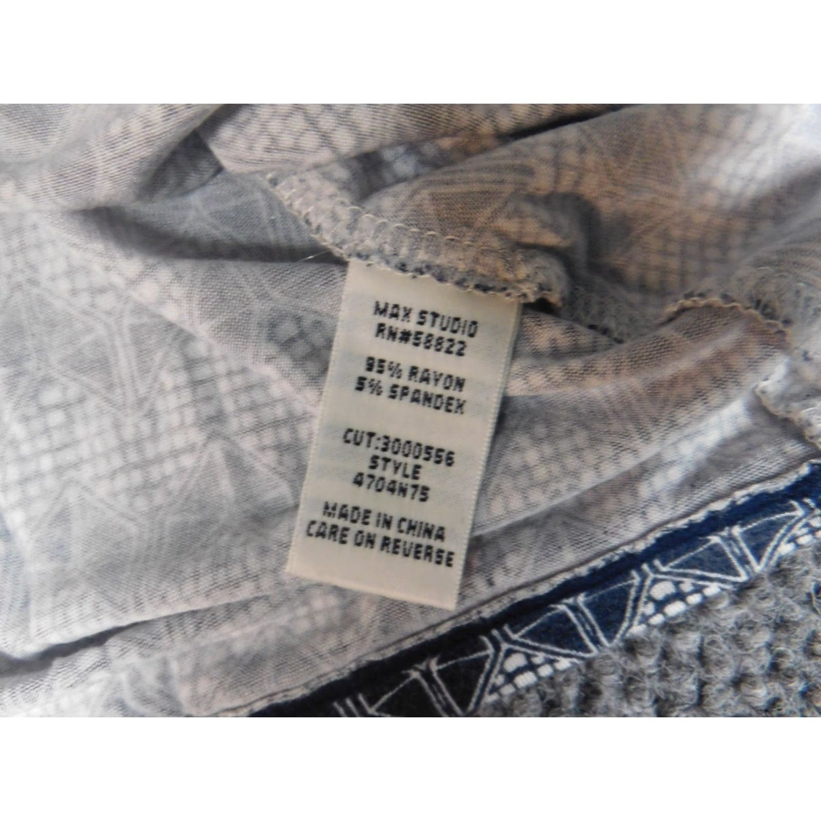 Vintage Max Studio Blouse Womens Regular Medium Blue Rayon Denim Geometric Dolman Sleeve Pullover Button Round Neck Casual Open Stretch Fashion Women Size M / US 6-8 / IT 42-44 - 6 Thumbnail