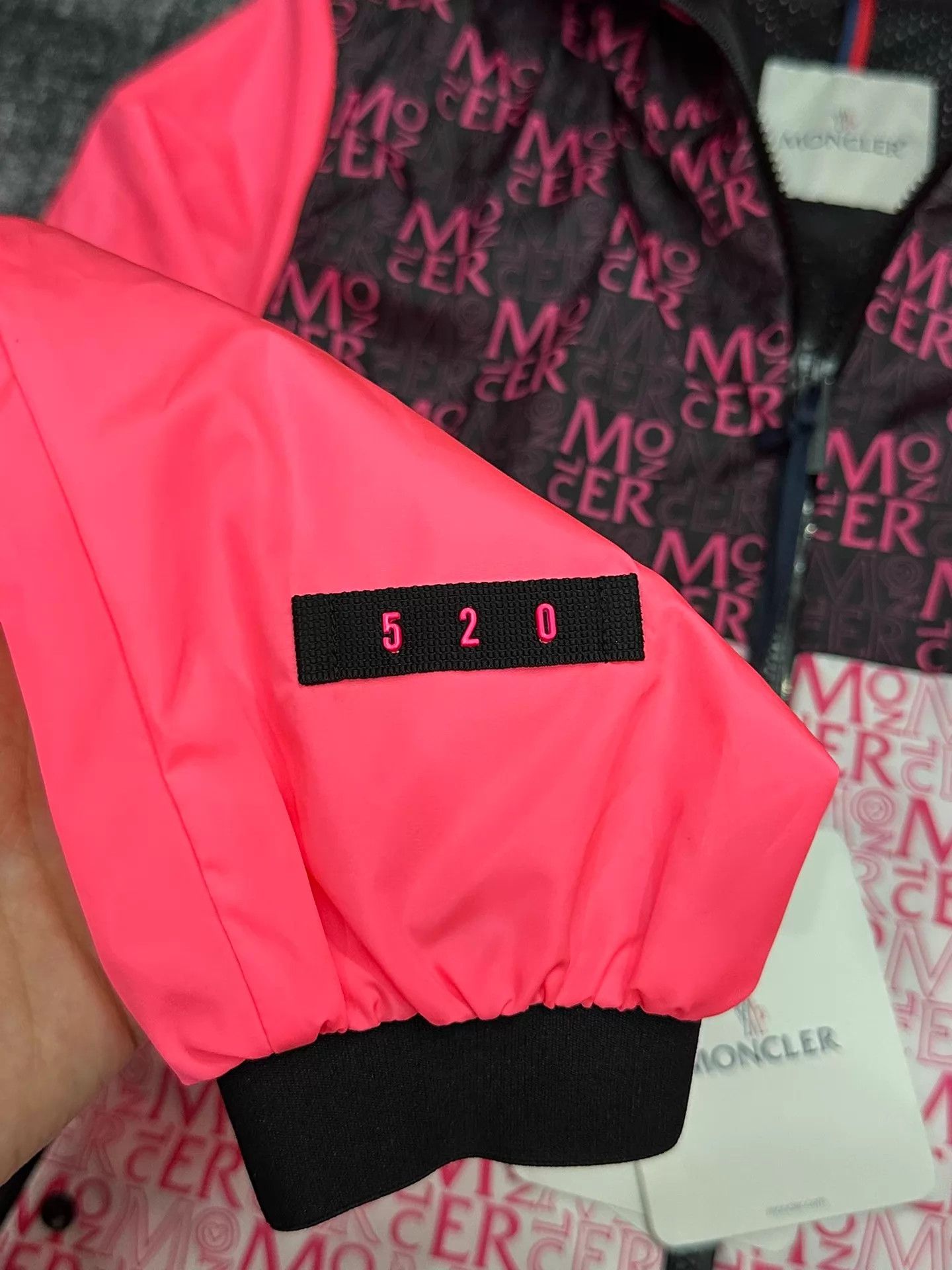 Moncler Moncler V-Day Limited Full Print Hooded Jacket M Size M / US 6-8 / IT 42-44 - 2 Thumbnail
