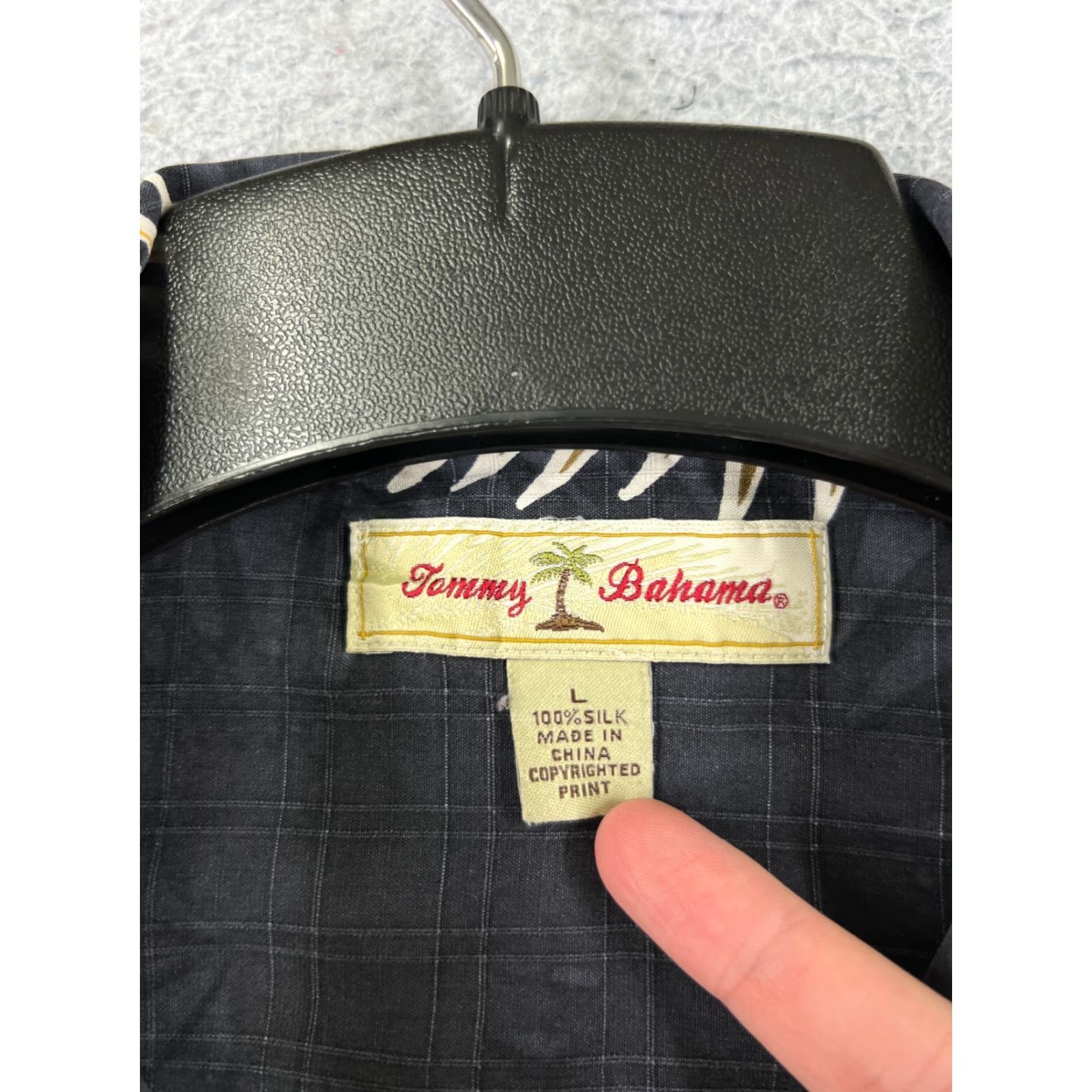 Tommy Bahama VINTAGE Tommy Bahama Shirt Men Large Black Palm Print 100% Silk Hawaiian Button-Up 90s Resort Mens Large Black Silk Shirt Size US L / EU 52-54 / 3 - 7 Thumbnail