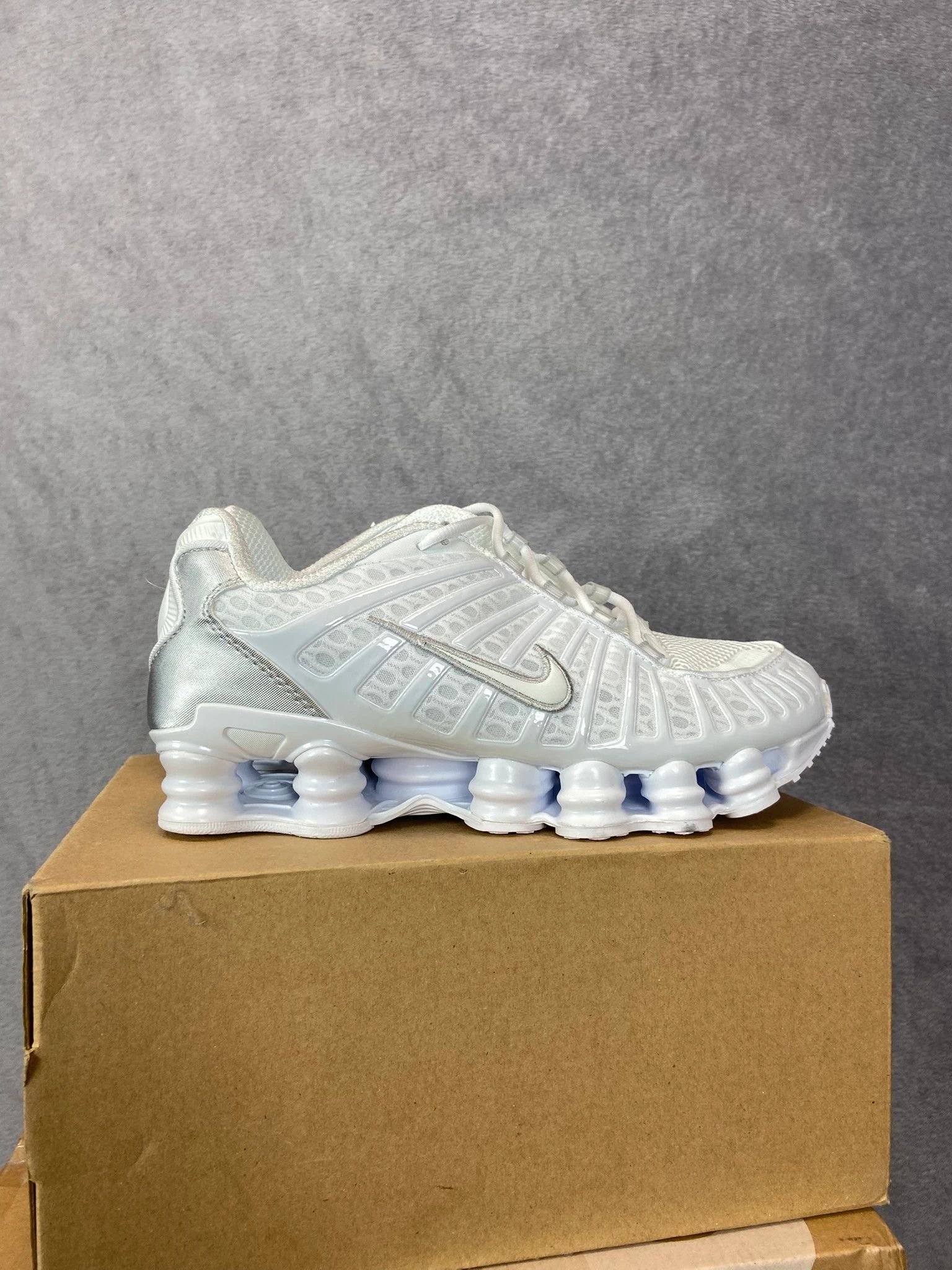 Nike Nike Shox White Sneakers Size 42 Size US 9 / EU 42 - 4 Thumbnail