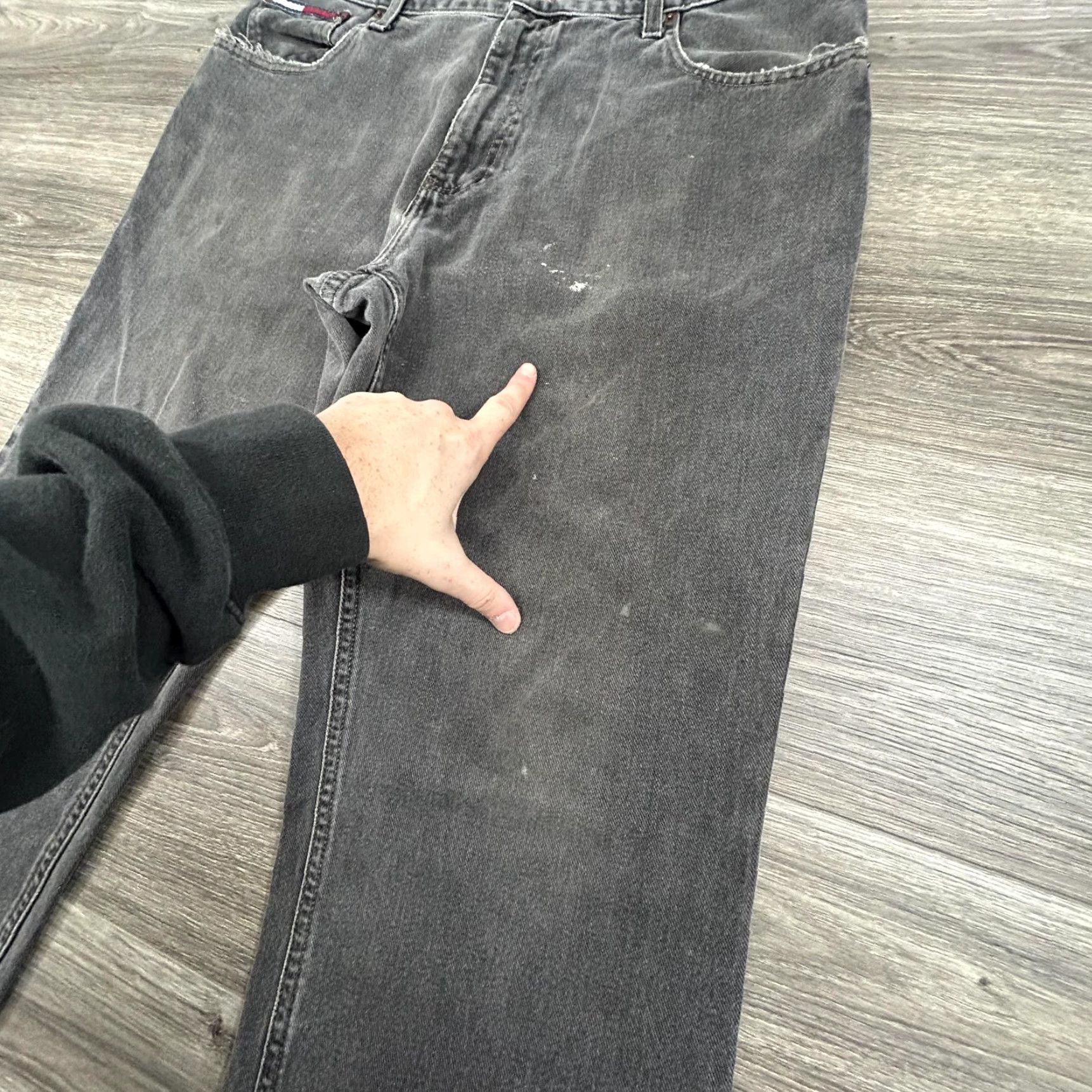 Tommy Hilfiger VINTAGE Tommy Hilfiger Jeans 36x29 Denim Gray Straight Leg Men 90s Y2K Distressed Cotton Charcoal Wash 5-Pocket Regular Zip Fly Mens Size US 36 / EU 52 - 4 Thumbnail