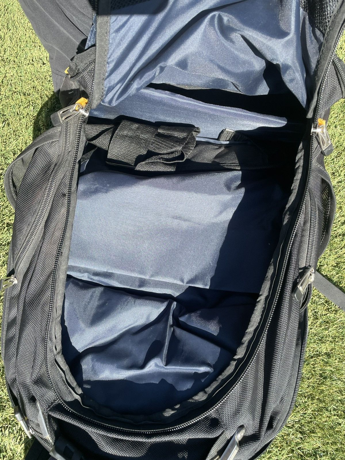 Other TARGUS Drifter II for 17" Laptop Backpack broken strap Size 30 - 7 Thumbnail
