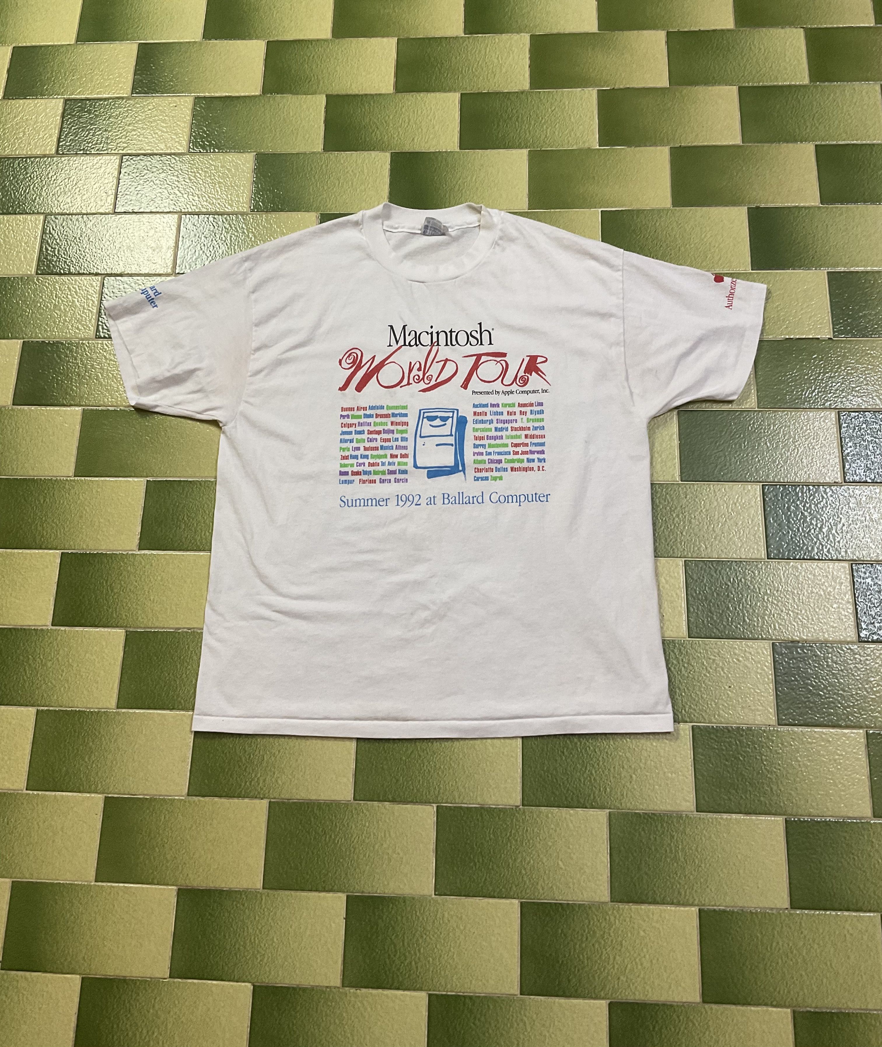Vintage 90s Apple Computer Macintosh 1992 World Tour T-Shirt