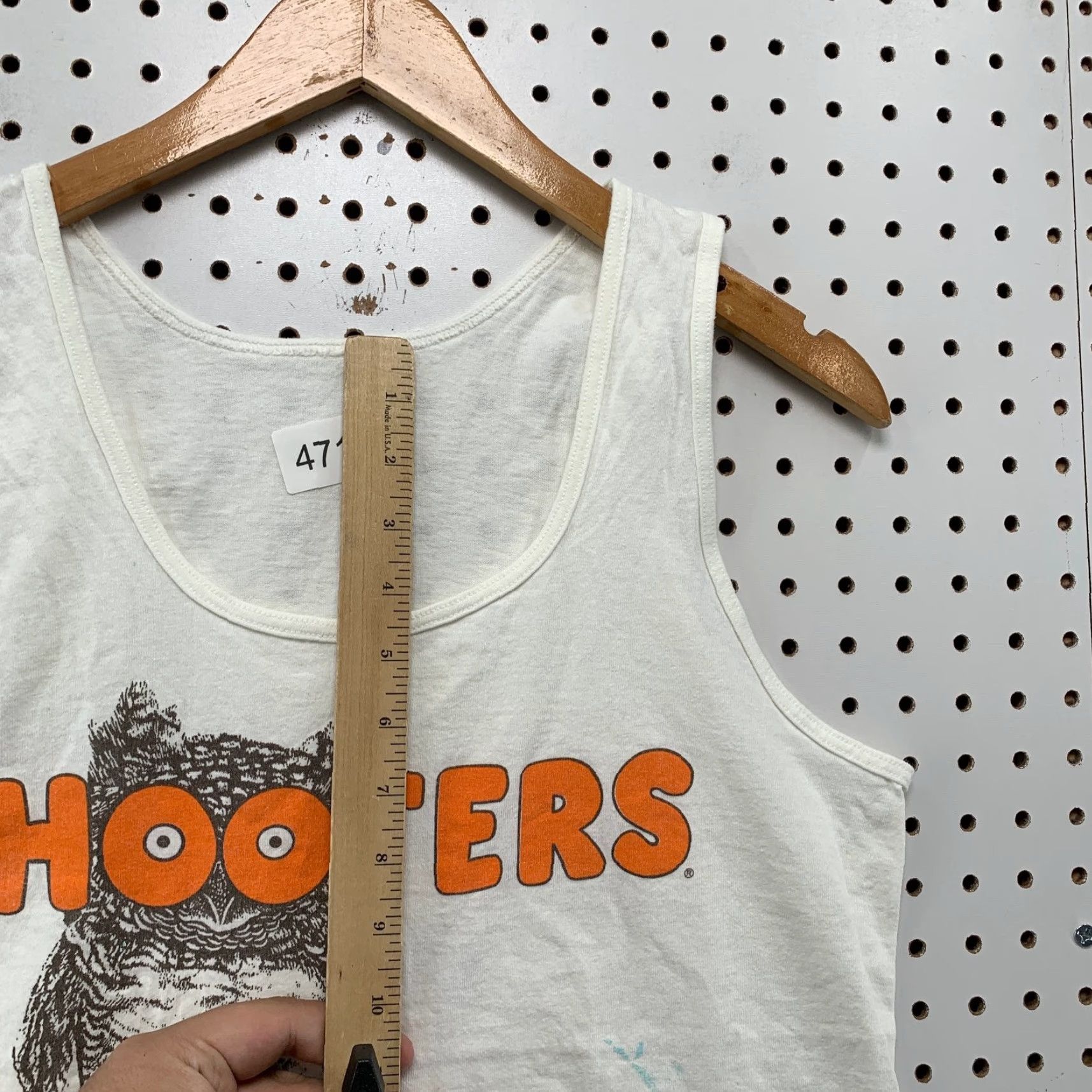 Vintage VINTAGE Hooters Tank Top Women Small 90s White Dallas Sleeveless Owl Graphic USA Tank Women's S White 90s USA Size S / US 4 / IT 40 - 7 Thumbnail