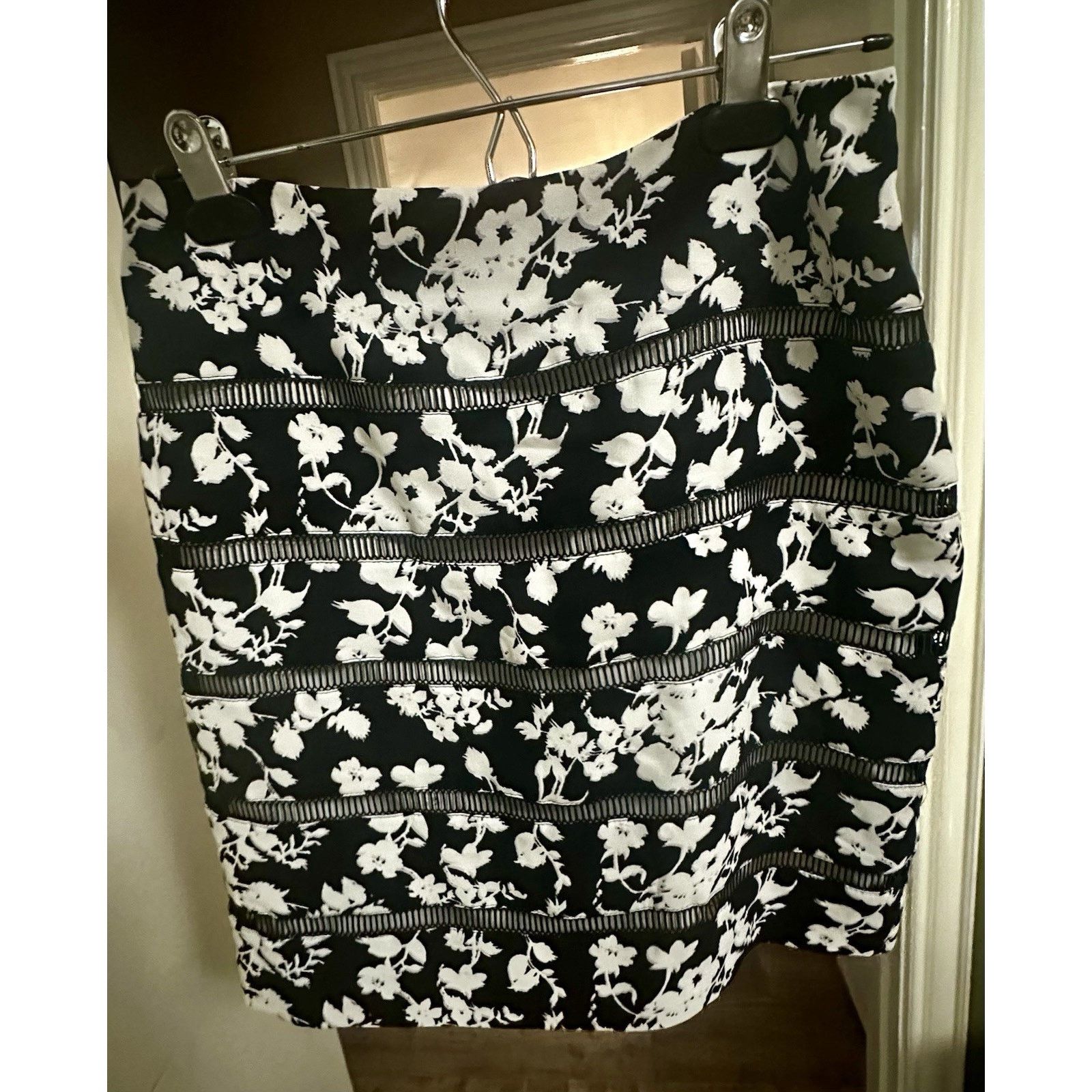 White House Black Market White House Black Market Floral Lined Lattice Pencil Skirt C Size XS / US 0-2 / IT 36-38 - 1 Thumbnail