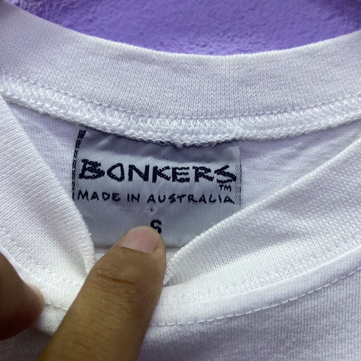 Vintage Vintage 1995 Bonkers Hammerhead Cairns Australia White Tee Size US S / EU 44-46 / 1 - 6 Thumbnail