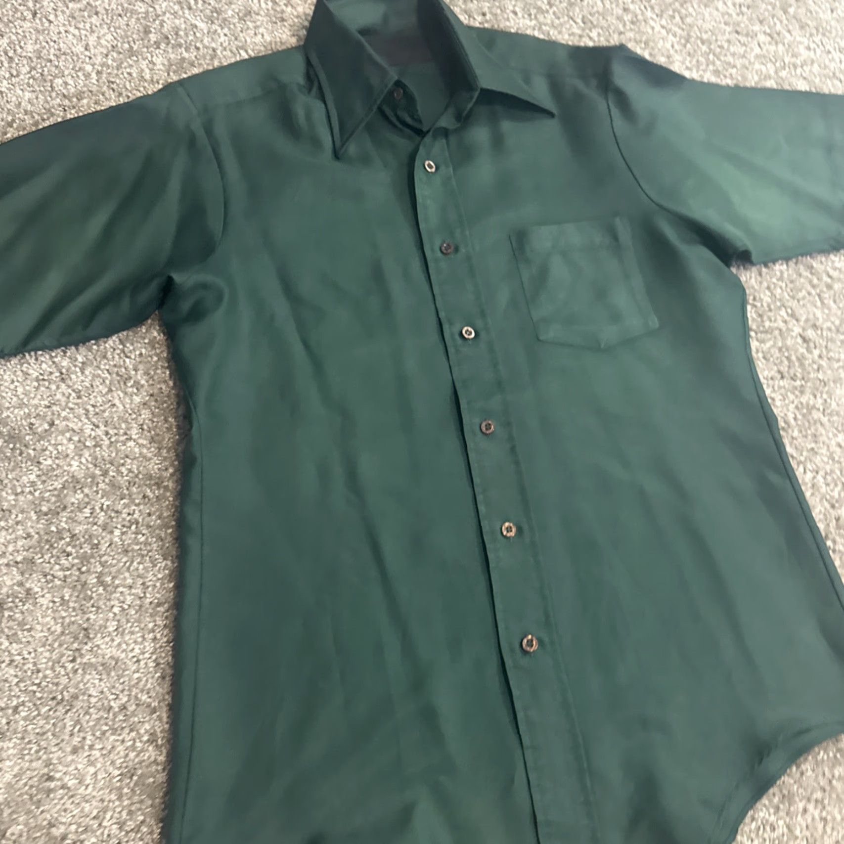 Van Heusen VINTAGE Van Heusen Hampshire House Green Satin Button-Up Shirt L 15 Unisex Adults 70s Short Sleeve Mens Womens Size US L / EU 52-54 / 3 - 3 Thumbnail