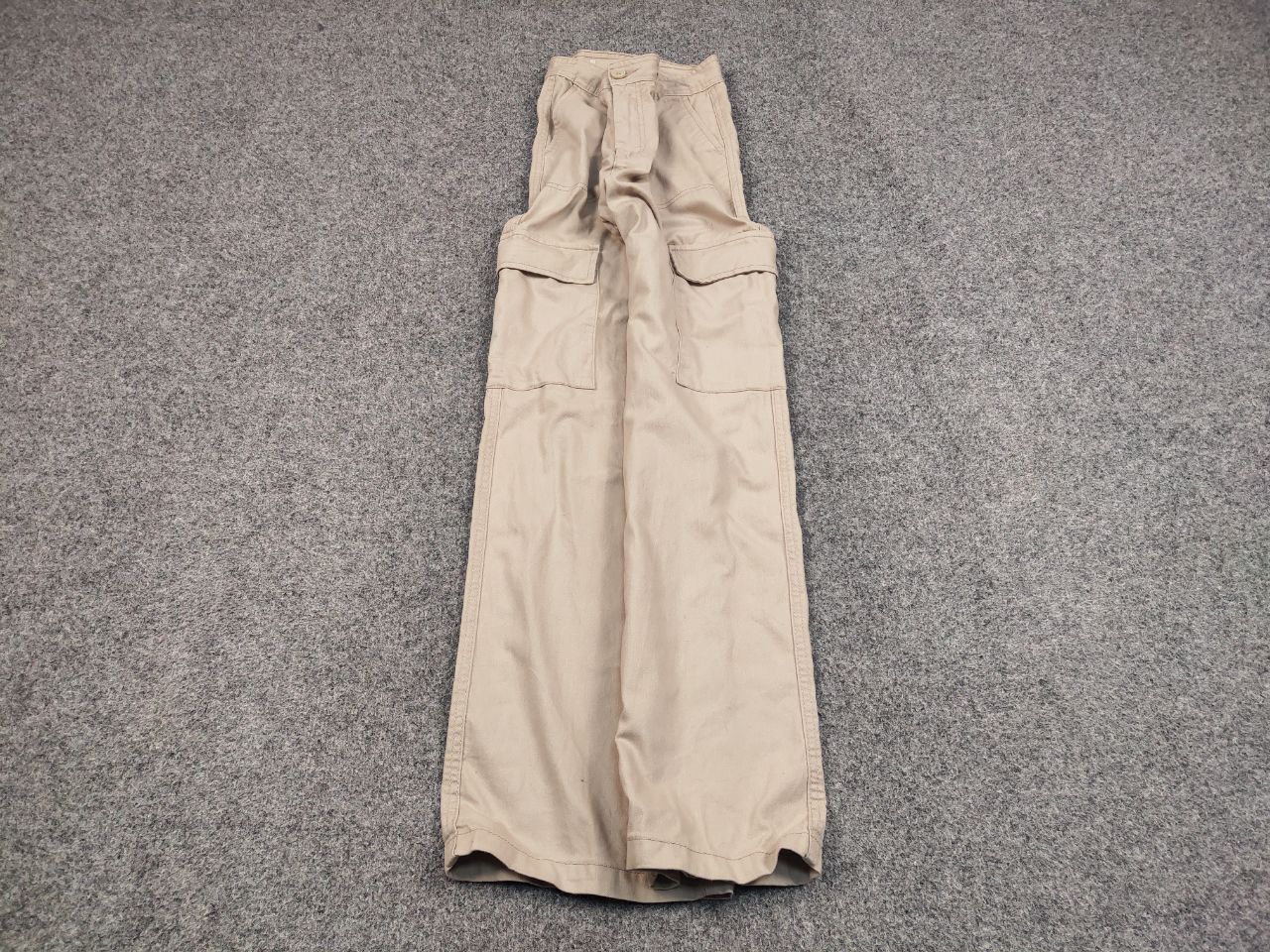 Japanese Brand Vintage Japanese Casual Beige Baggy Cargo Pants Y2K Style Size US 32 / EU 48 - 2 Thumbnail