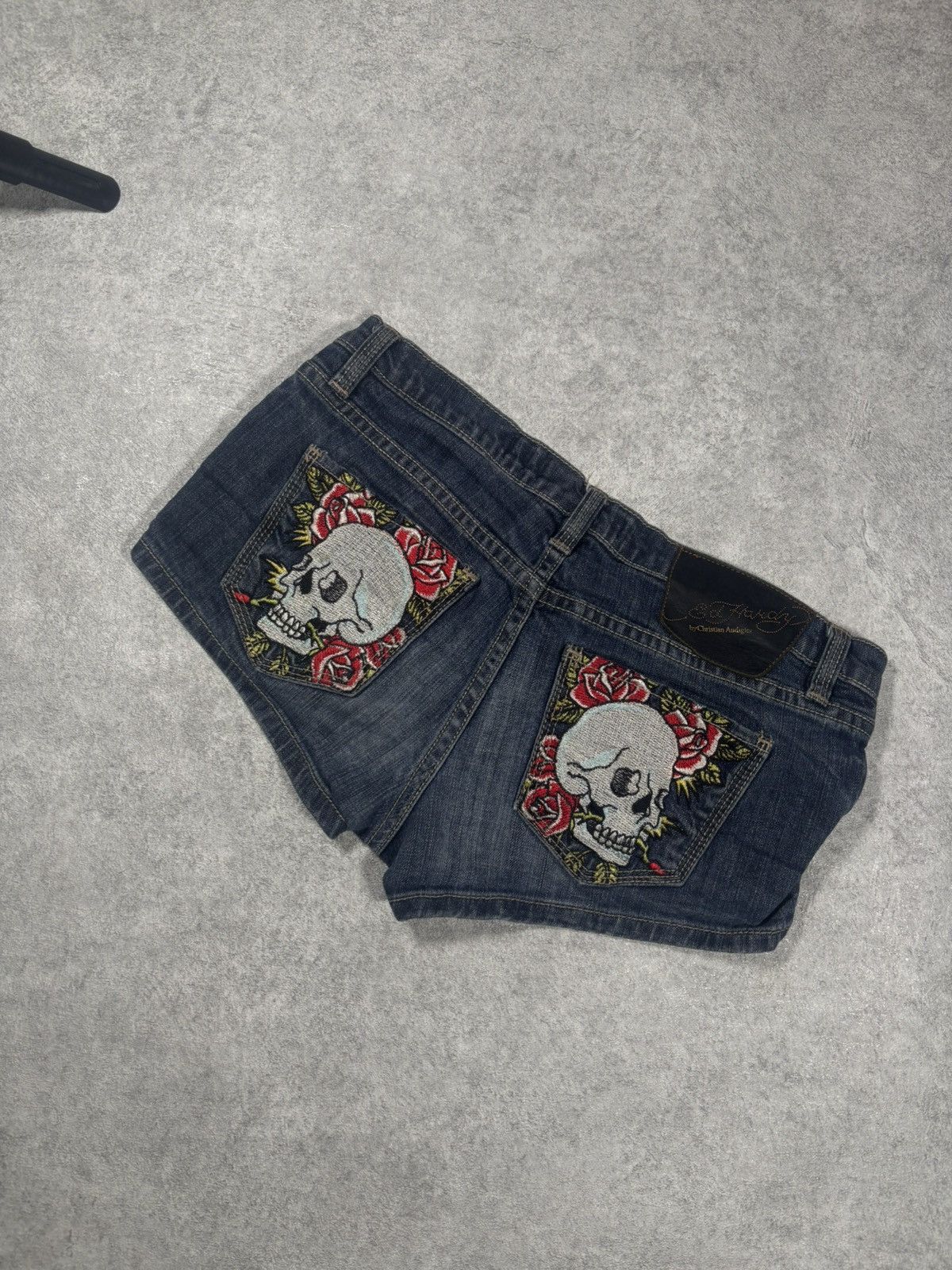 Ed Hardy Ed Hardy Low Rise Y2K Skull Roses Embroidered Denim Shorts Size 27" / US 4 / IT 40 - 1 Thumbnail