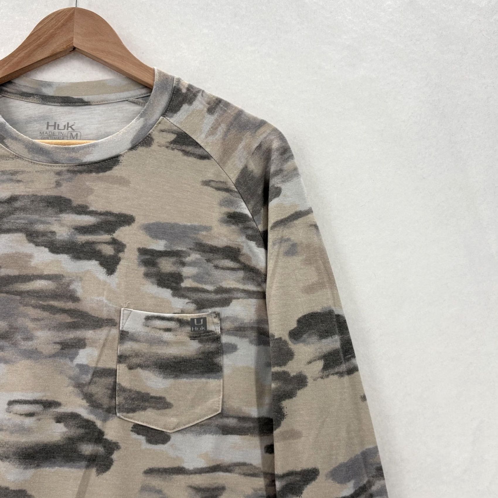 Vintage Huk Performance Fishing Shirt Mens Medium Beige Camo Long Sleeve Pocket Top Size US M / EU 48-50 / 2 - 2 Thumbnail