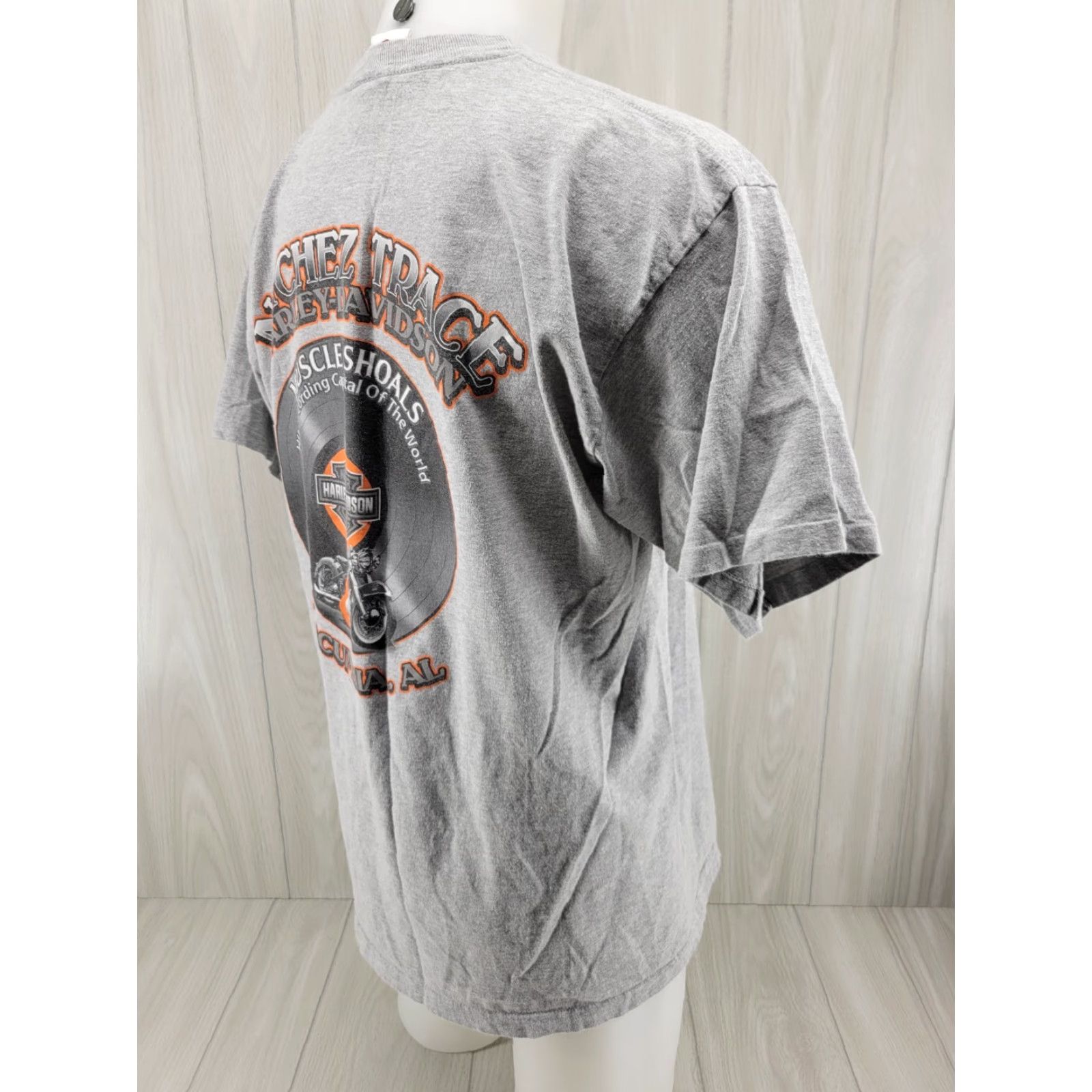 Harley Davidson VINTAGE Harley-Davidson T-Shirt Shirt Men XL Gray Motorcycle Natchez Trace Tuscumbia AL 90s (or 00s) Womens Mens Size US XL / EU 56 / 4 - 6 Thumbnail