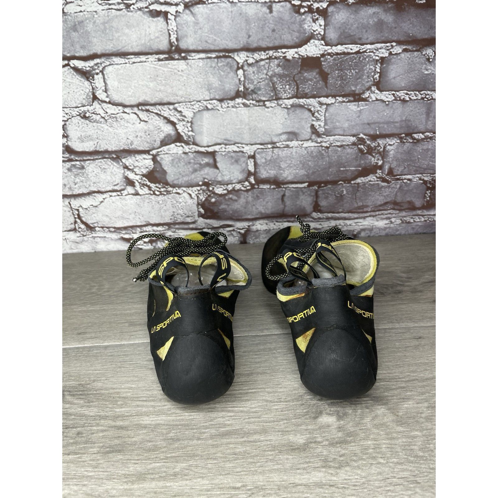 La Sportiva La Sportiva Vibram Miura Black Synthetic Yellow Climbing Sho Size US 10.5 / EU 43-44 - 4 Thumbnail