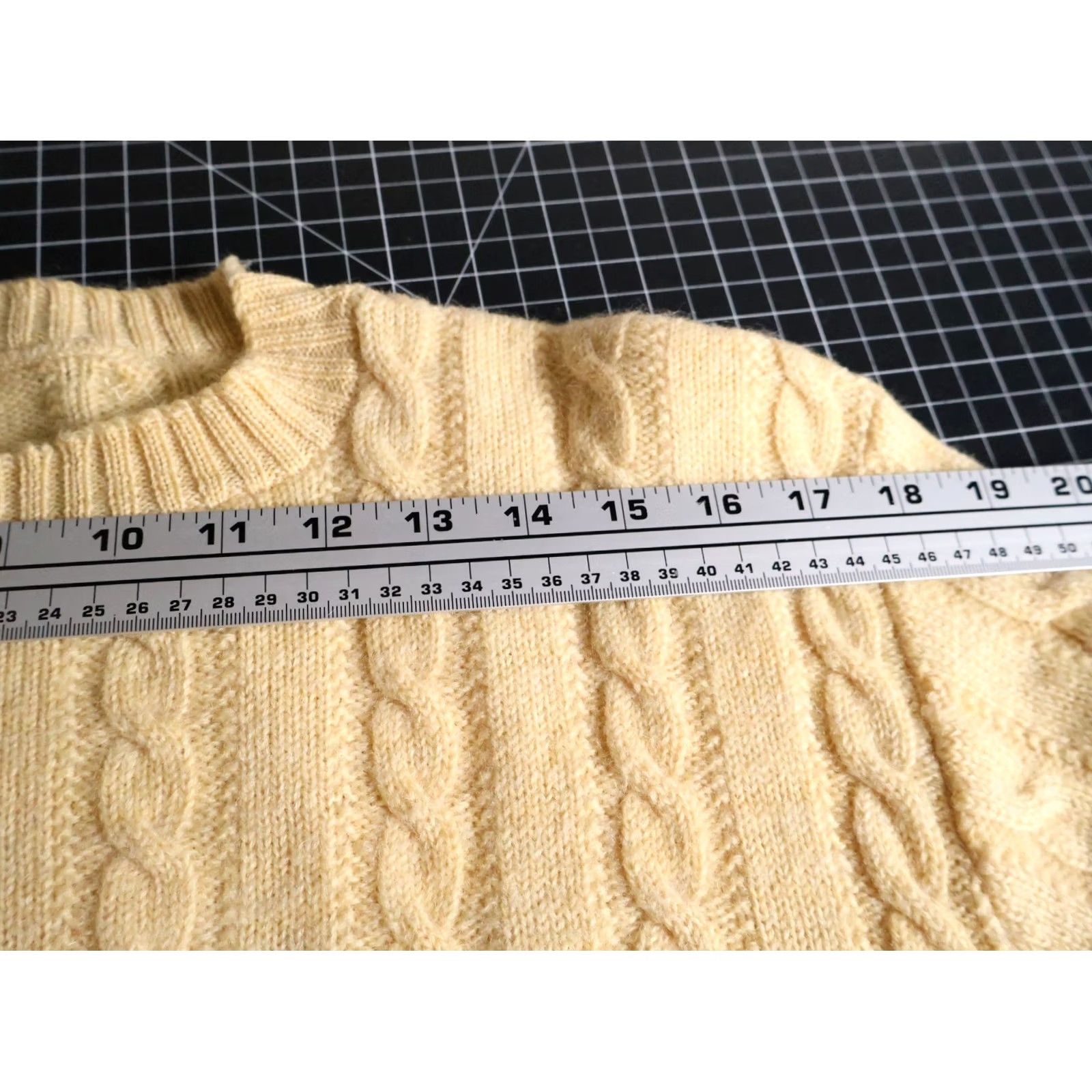 Vintage VINTAGE Unbranded Sweater Mens Large Yellow Virgin Wool Cable Knit Lightweight Crew Neck Pullover 80s Size US L / EU 52-54 / 3 - 7 Thumbnail