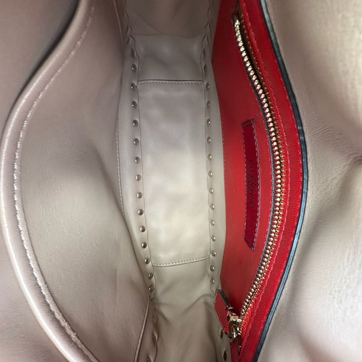 Valentino Valentino Garavani Rockstud Spike Bag in Beige Leather Size ONE SIZE - 10 Thumbnail