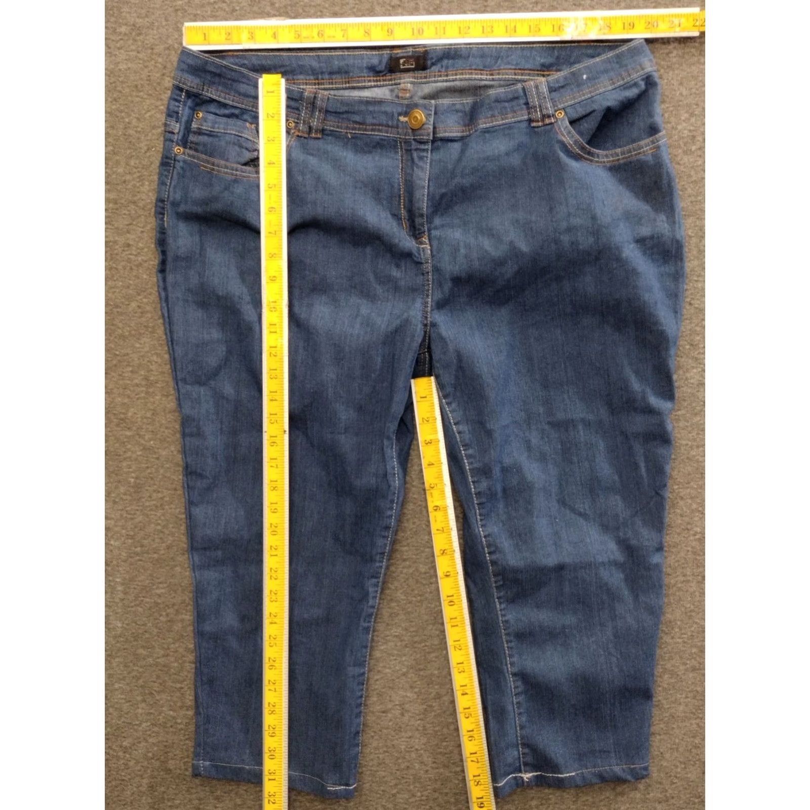 Vintage F&F Jeans Women Blue Dark Wash High Rise Capri Jeans 22 Plus Denim Capris Women High Rise Capri Jeans Blue Dark Wash Size 40" / US 18 - 4 Thumbnail